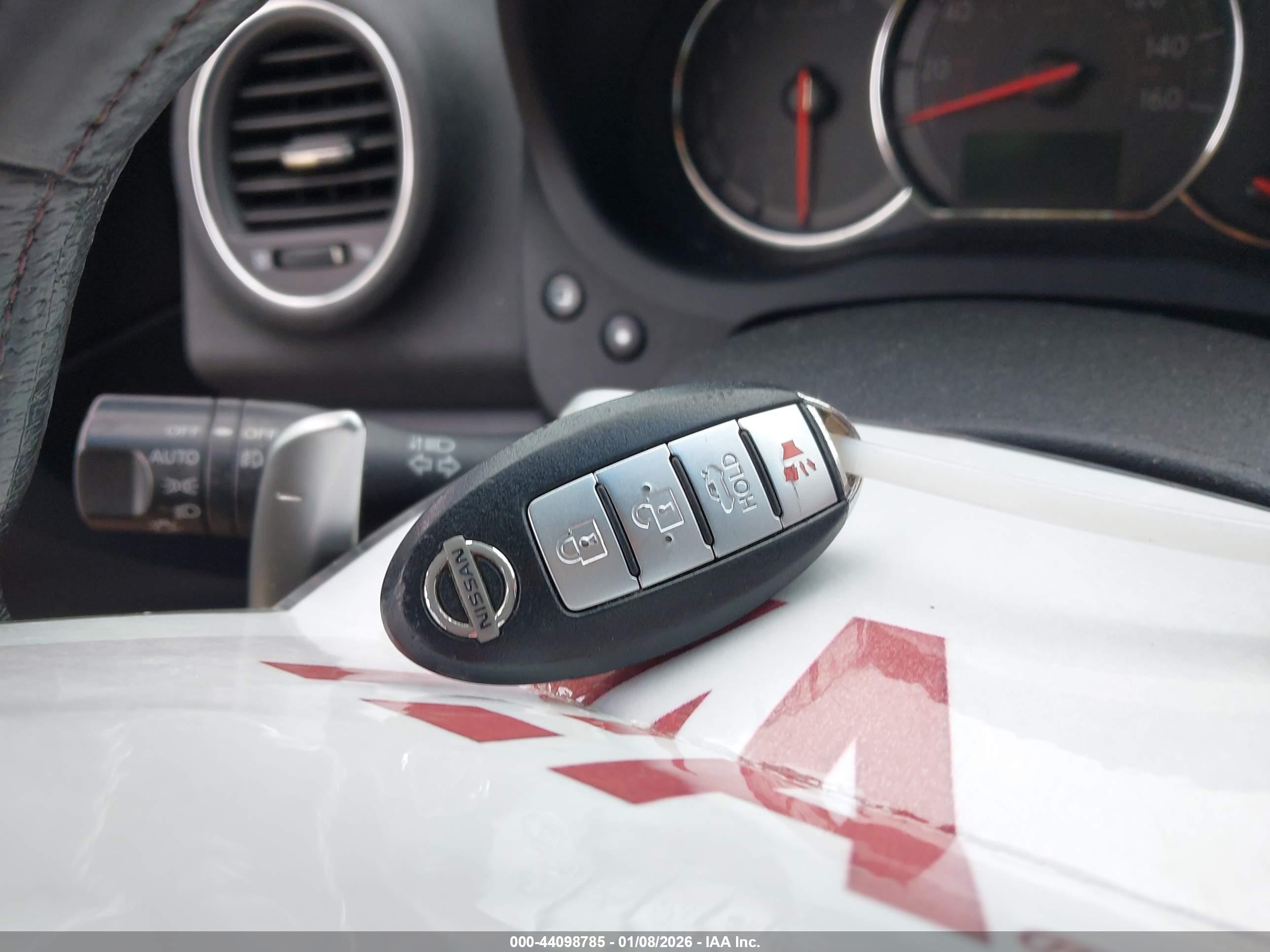 NISSAN MAXIMA image 11