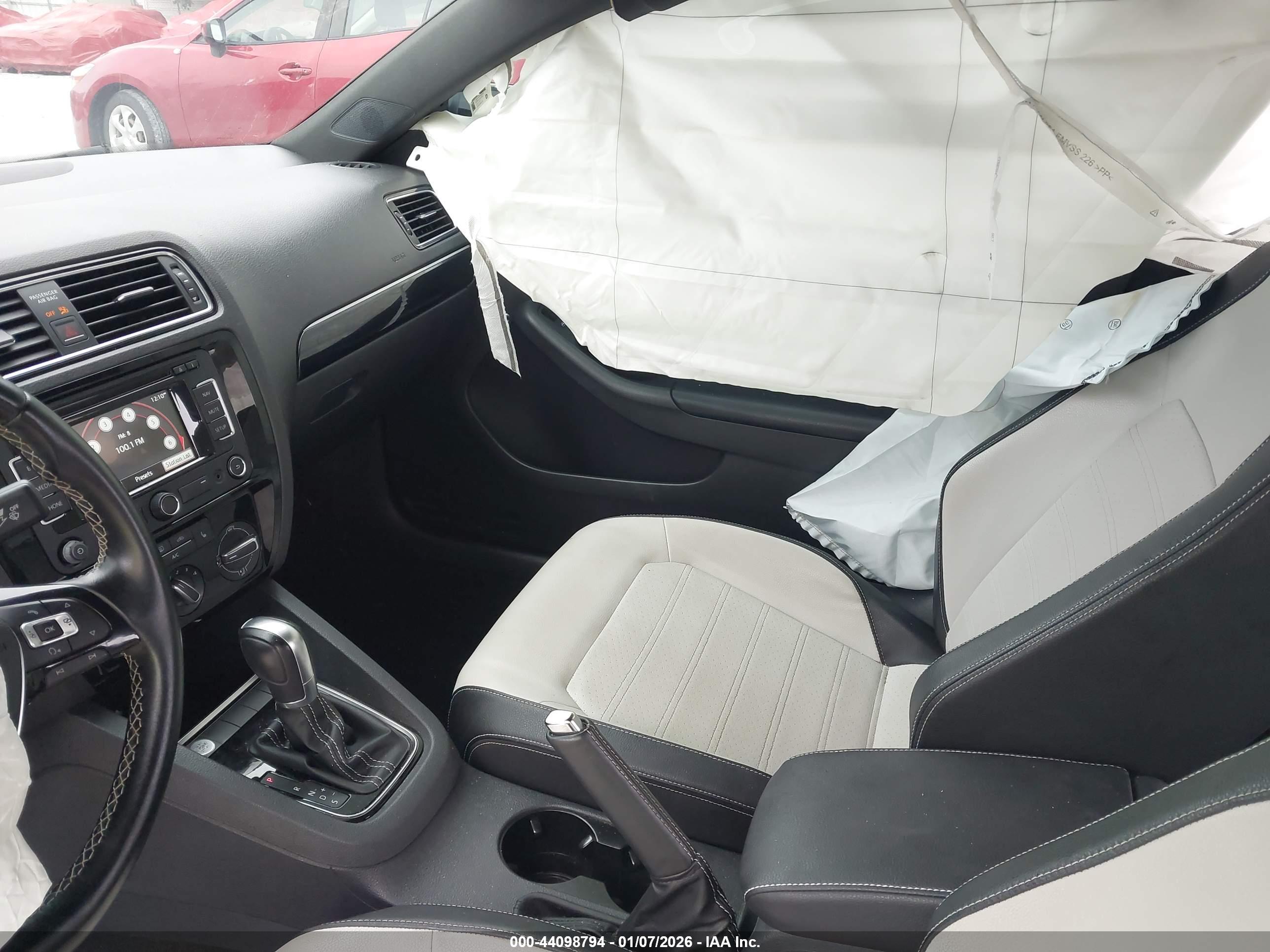 VOLKSWAGEN JETTA image 5
