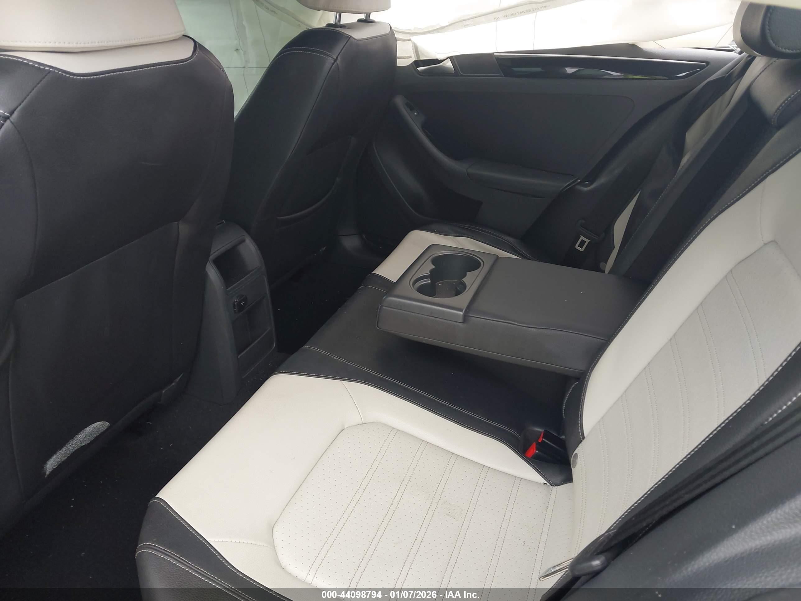 VOLKSWAGEN JETTA image 8