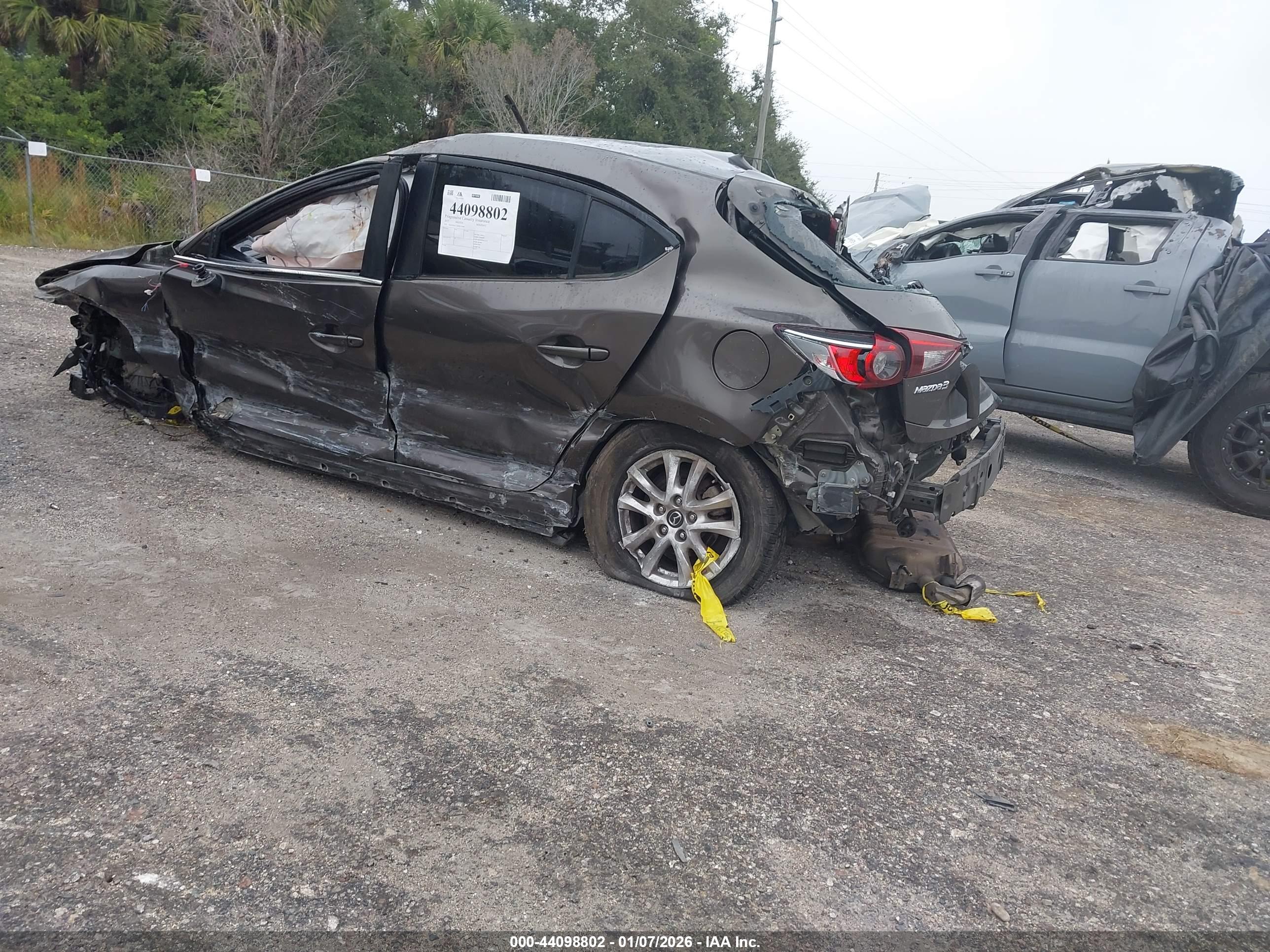 MAZDA MAZDA3 image 3