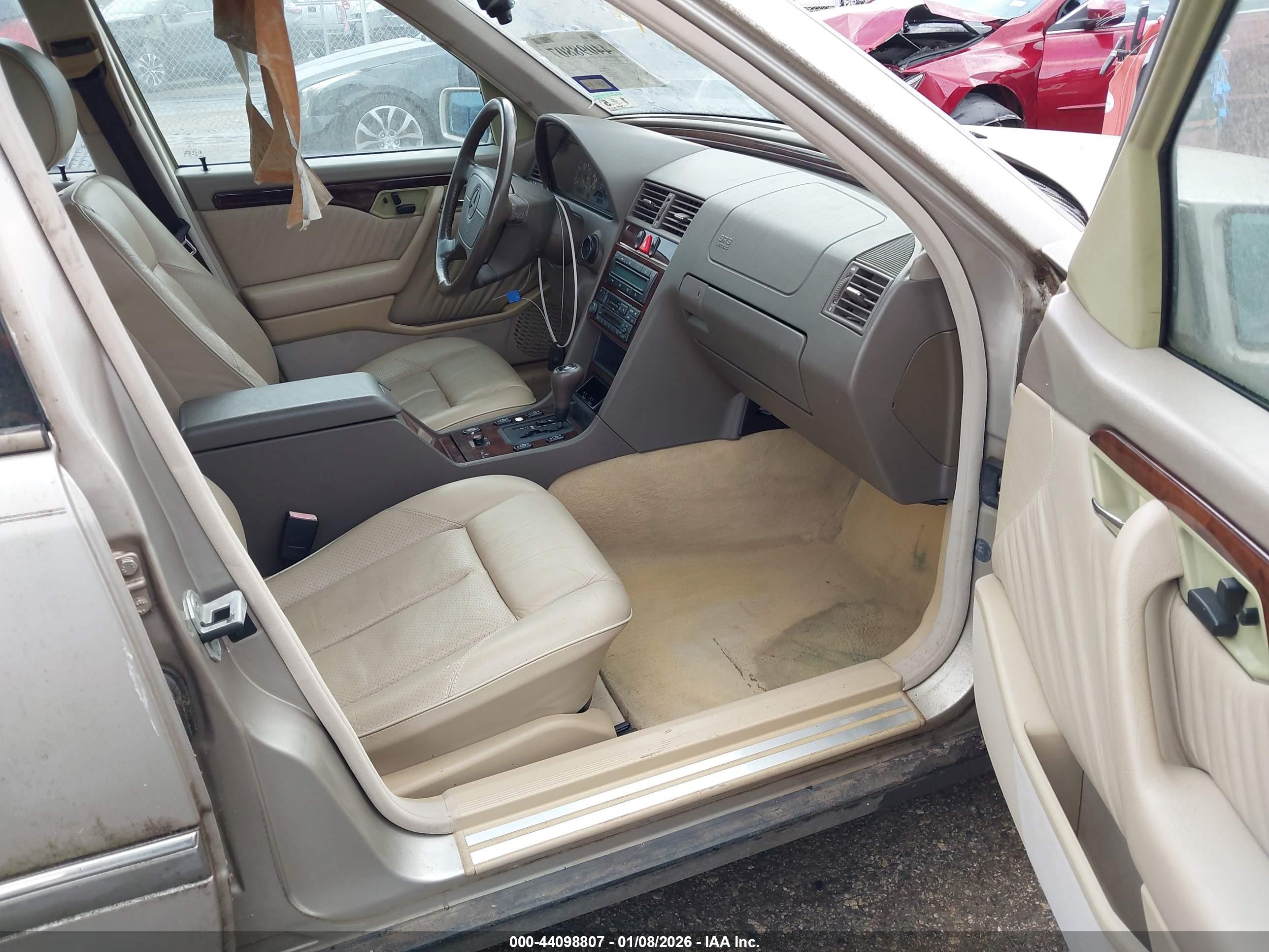 MERCEDES-BENZ C image 5