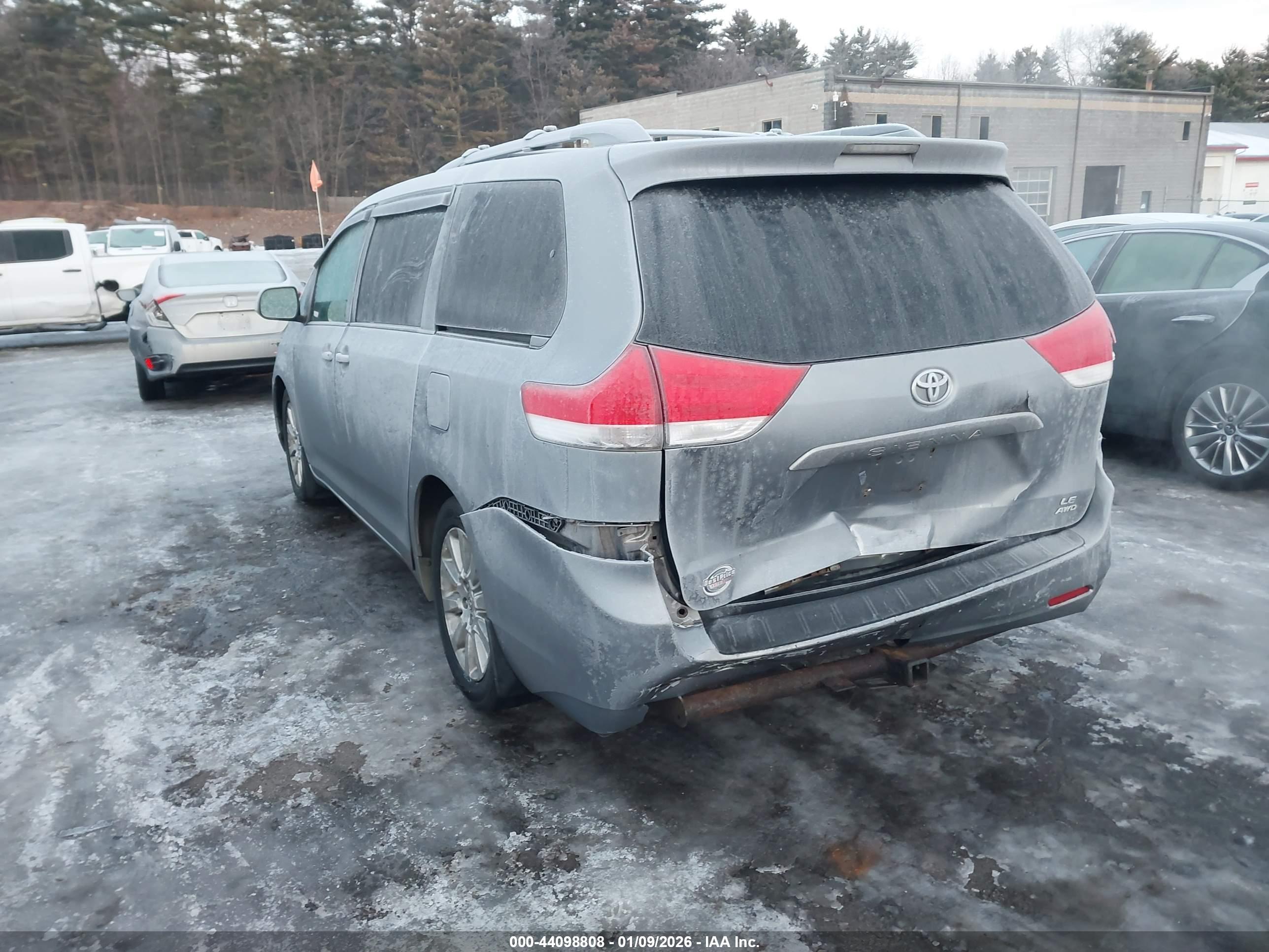 TOYOTA SIENNA image 3