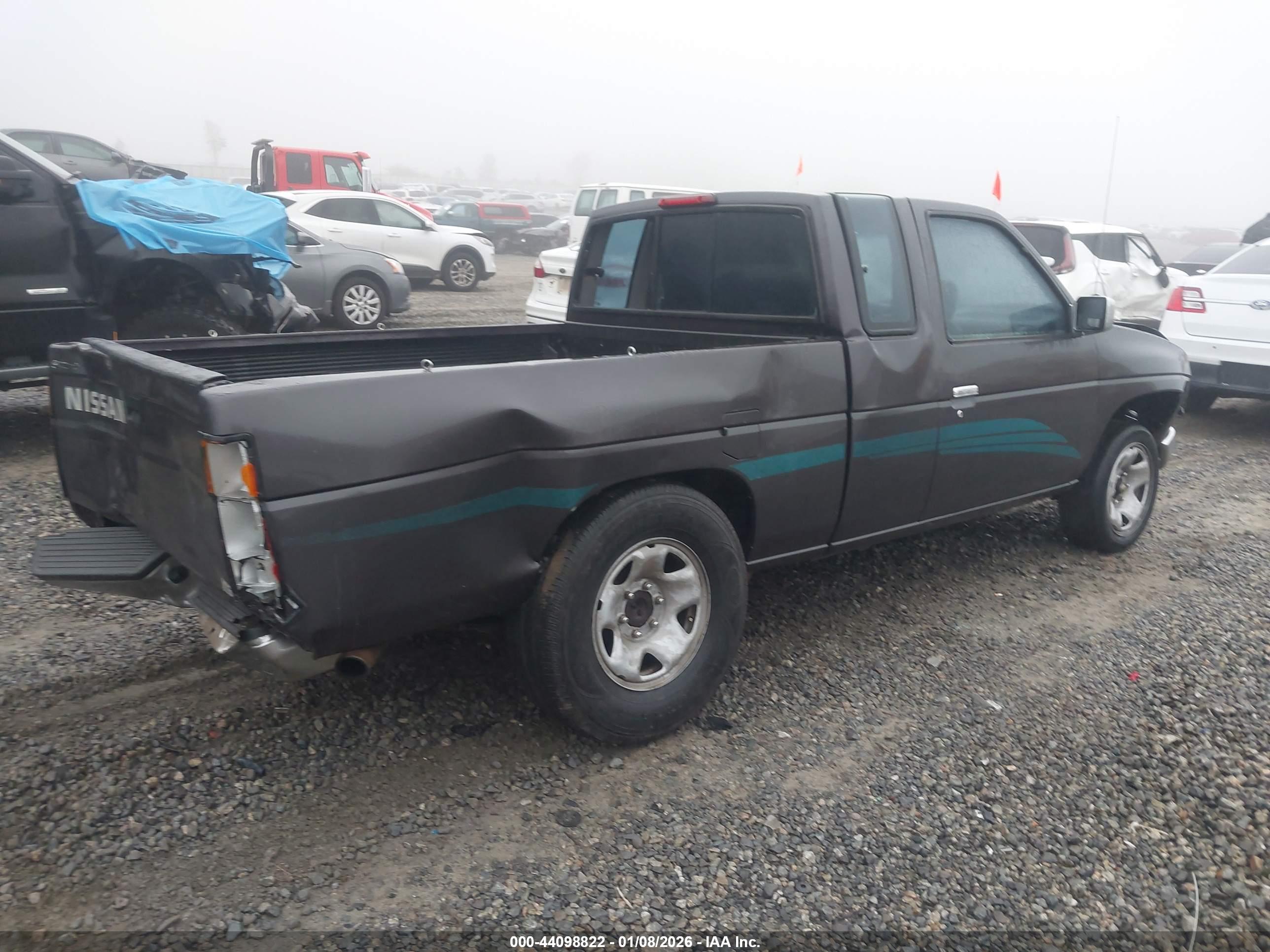 NISSAN TRUCK image 4