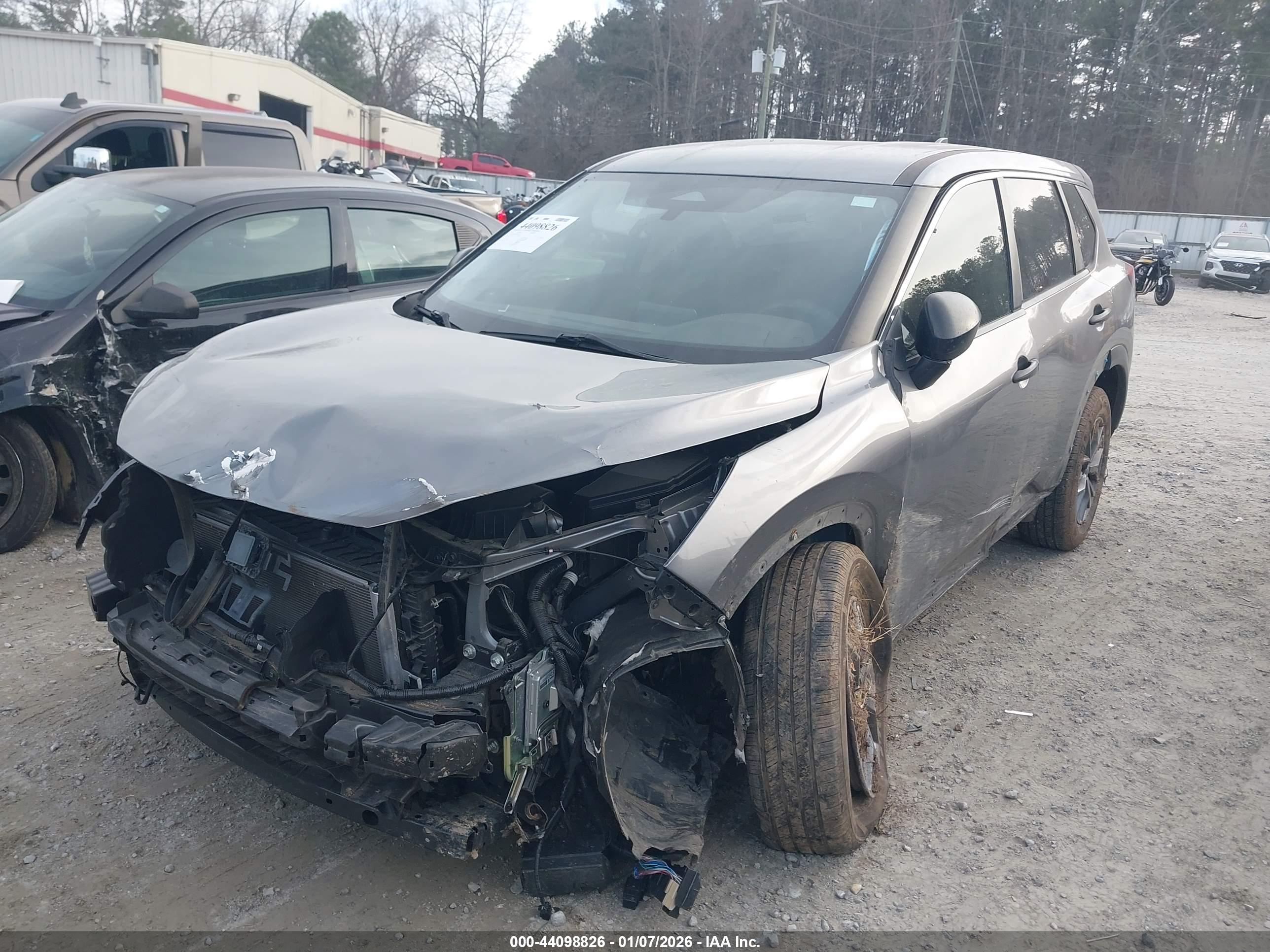 NISSAN ROGUE image 2