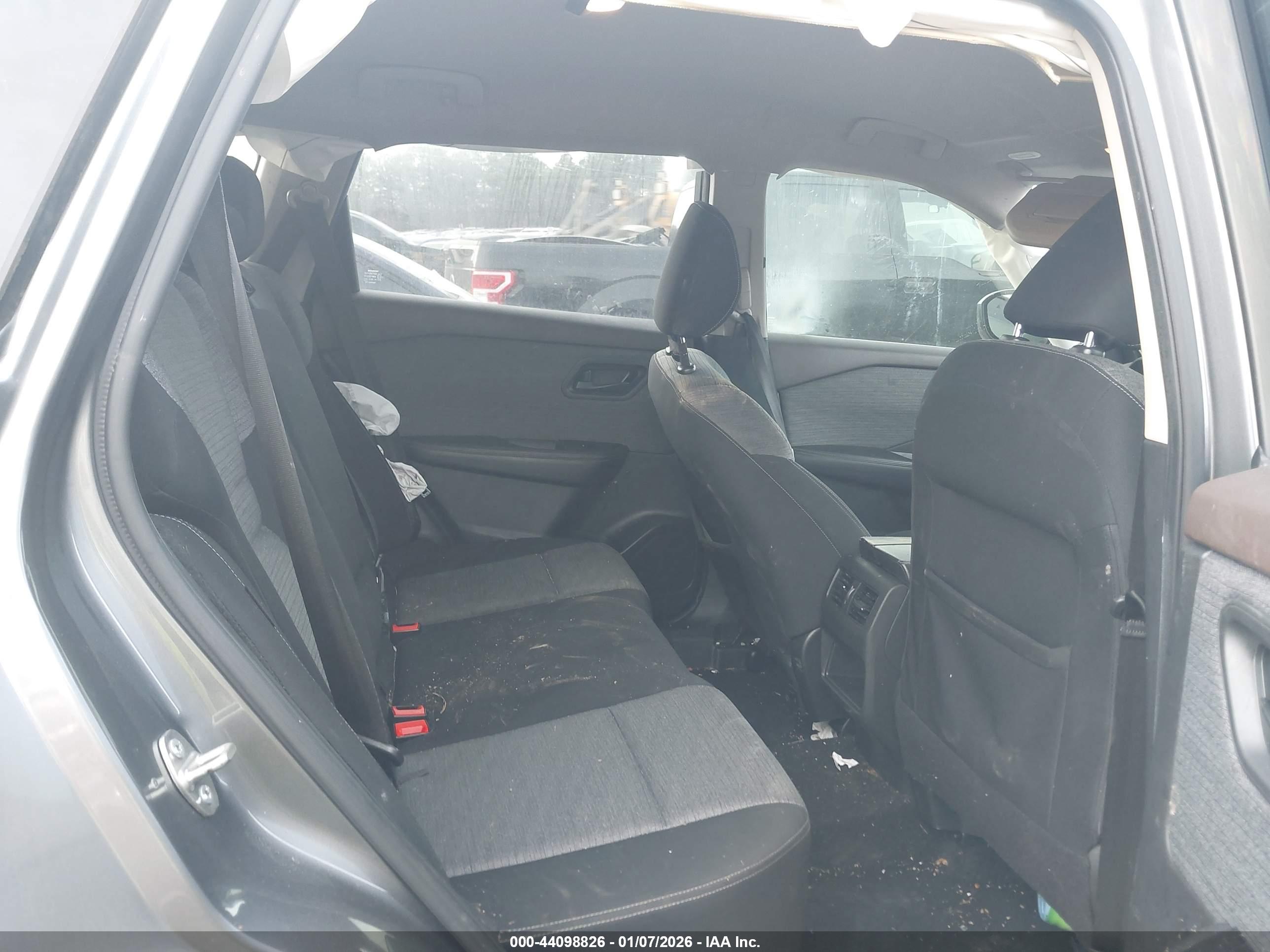 NISSAN ROGUE image 8