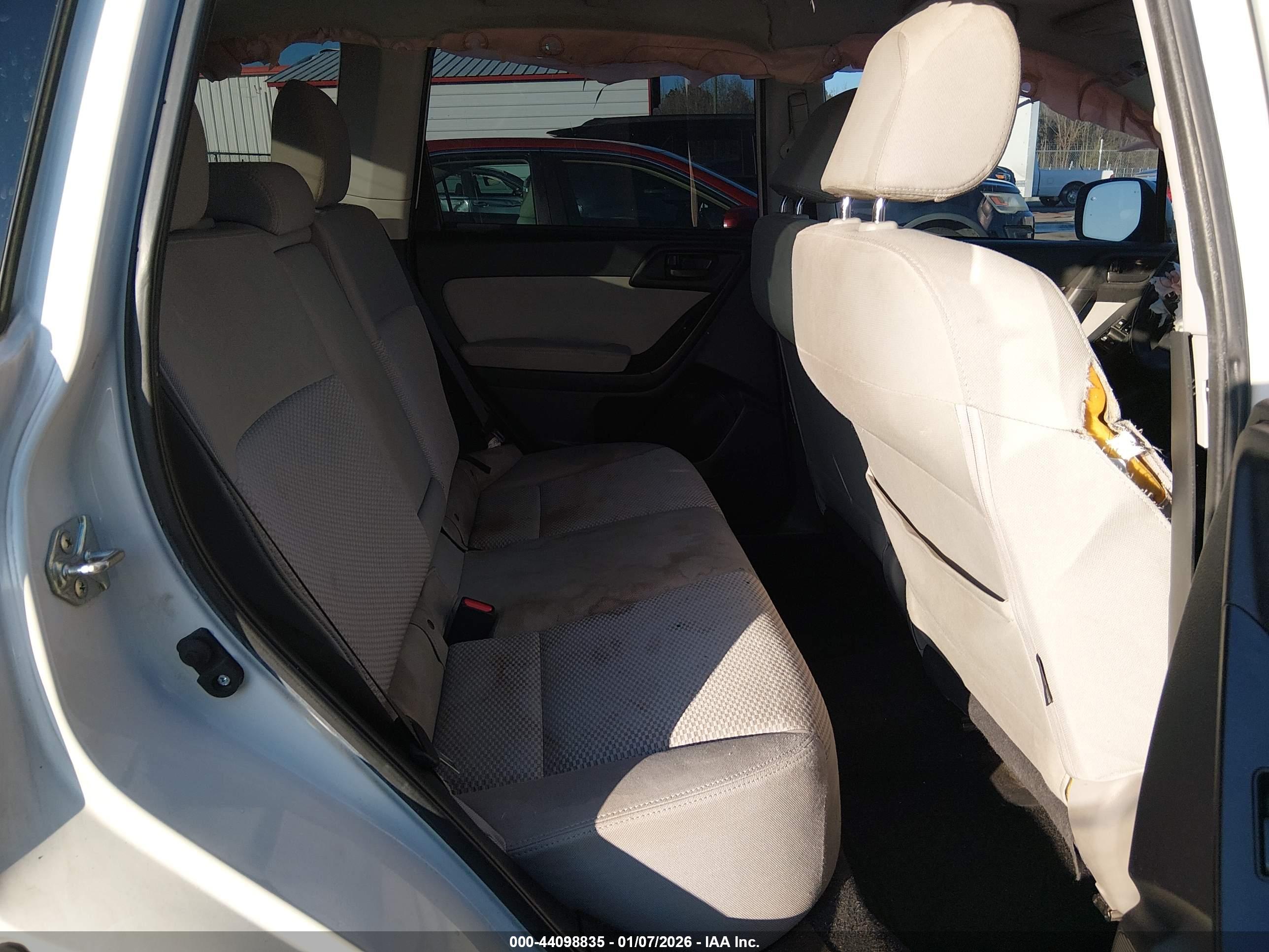 SUBARU FORESTER image 8