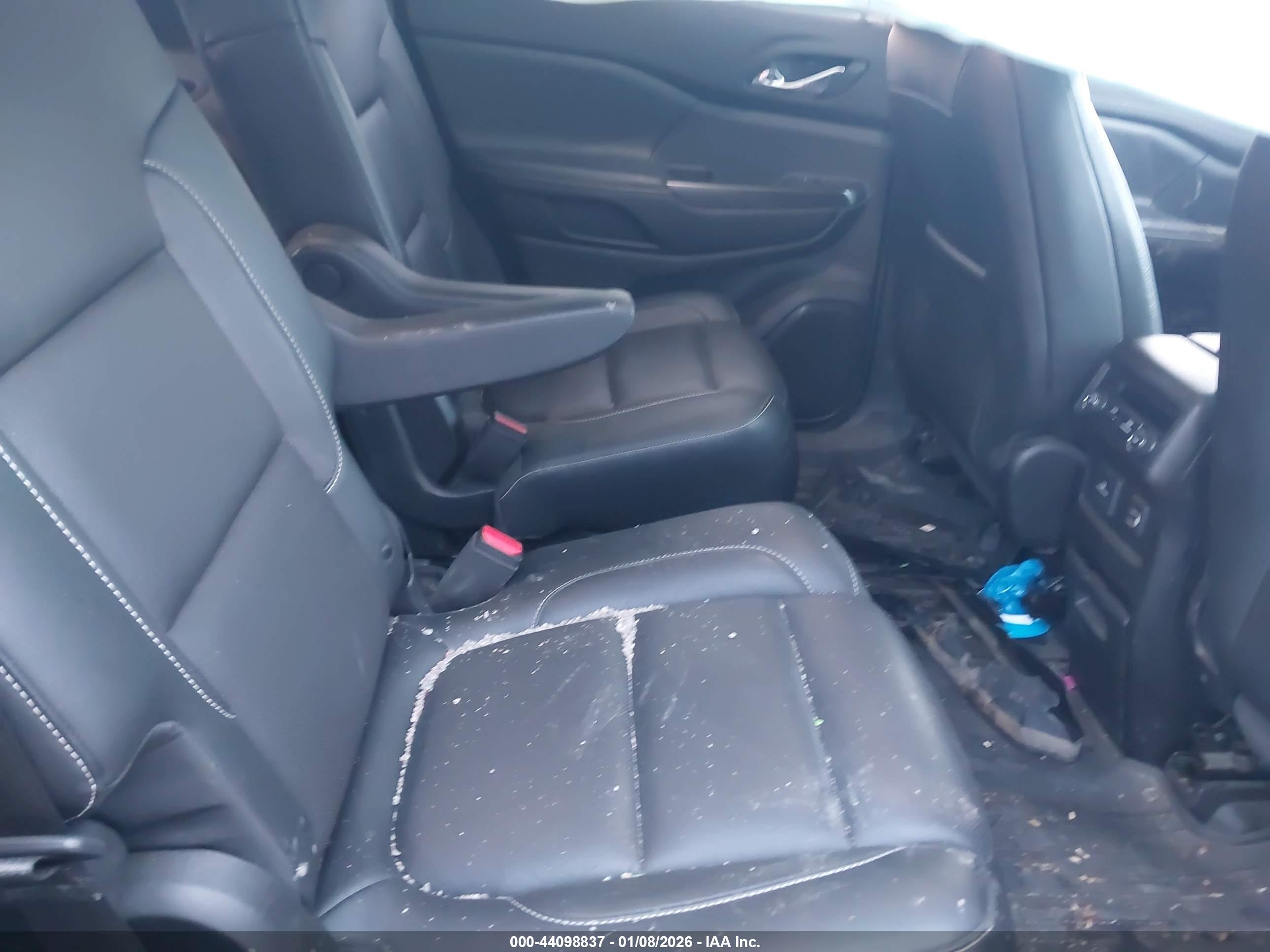 GMC ACADIA image 8