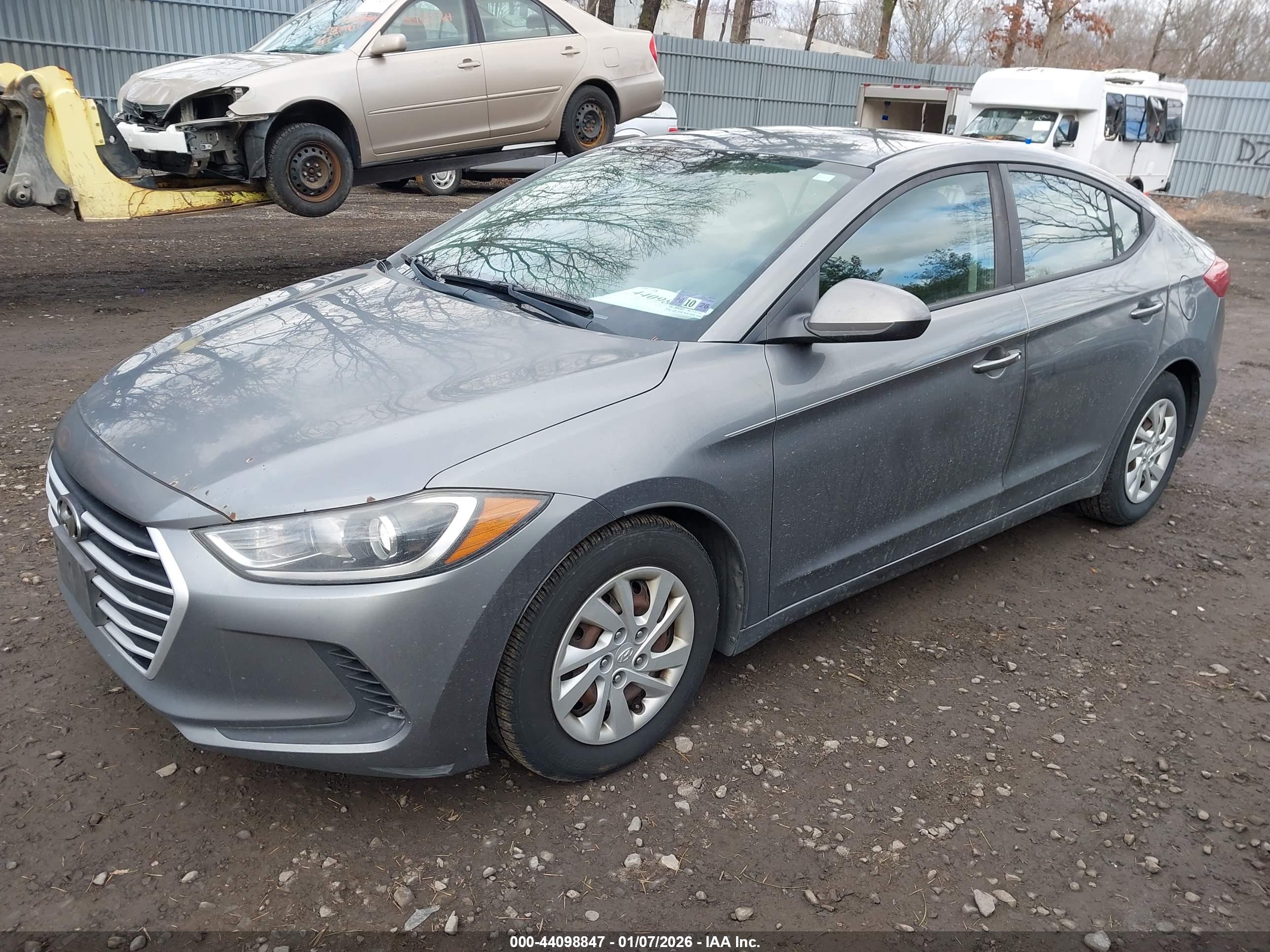 HYUNDAI ELANTRA image 2