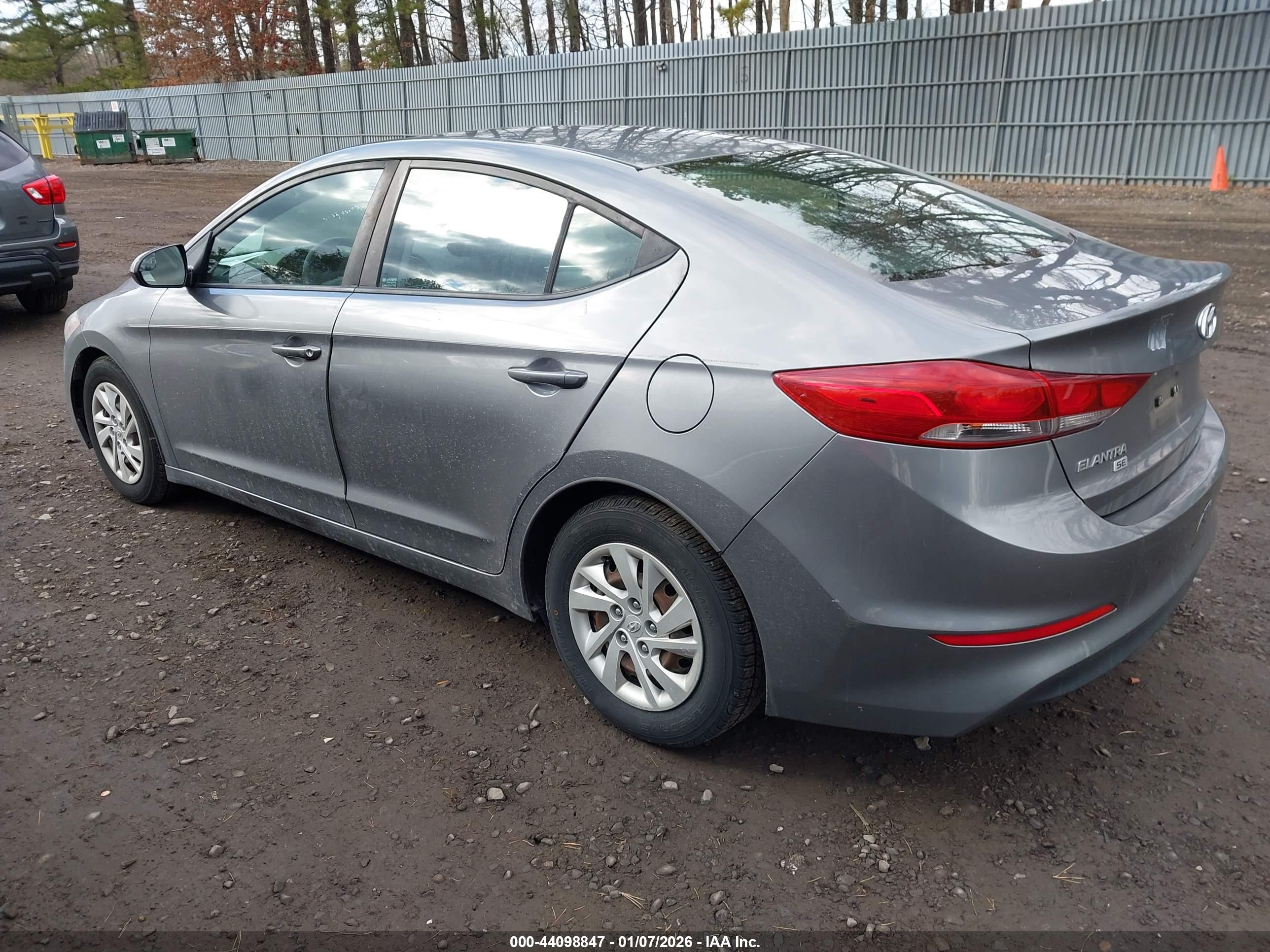 HYUNDAI ELANTRA image 3