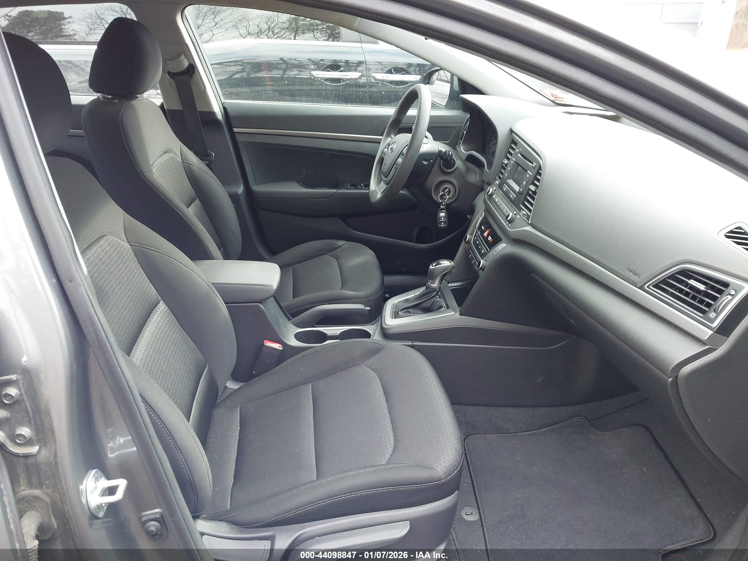 HYUNDAI ELANTRA image 5