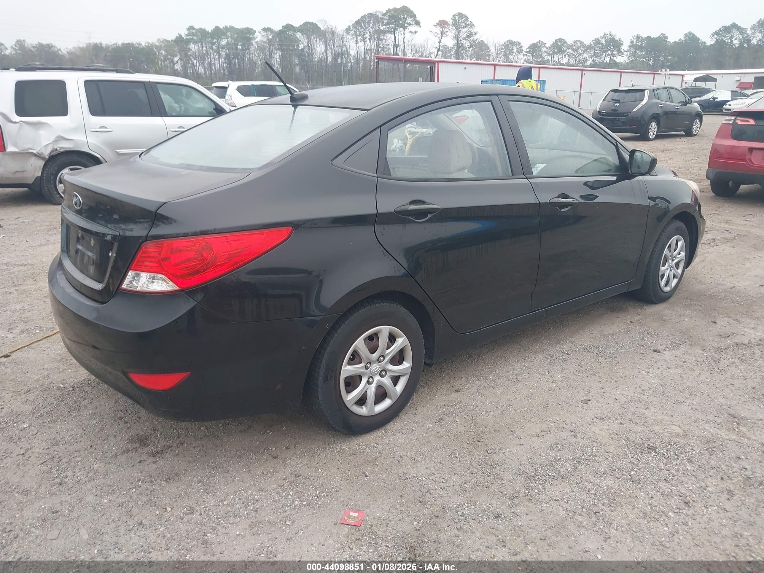 HYUNDAI ACCENT image 4