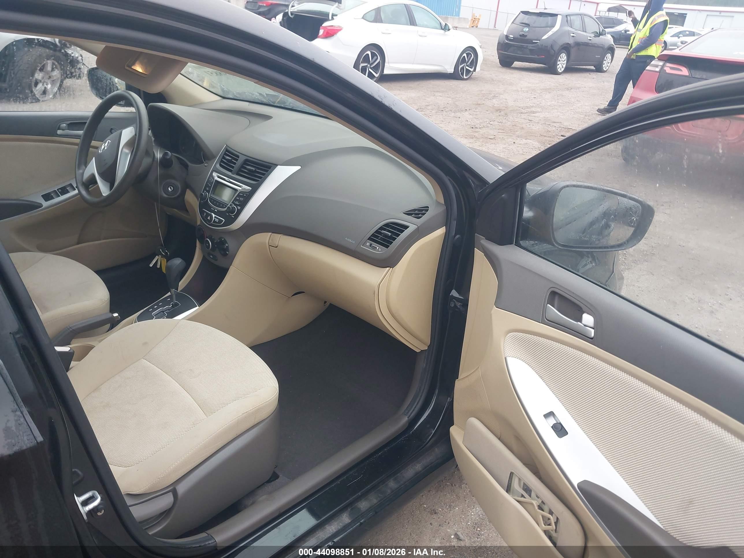 HYUNDAI ACCENT image 5