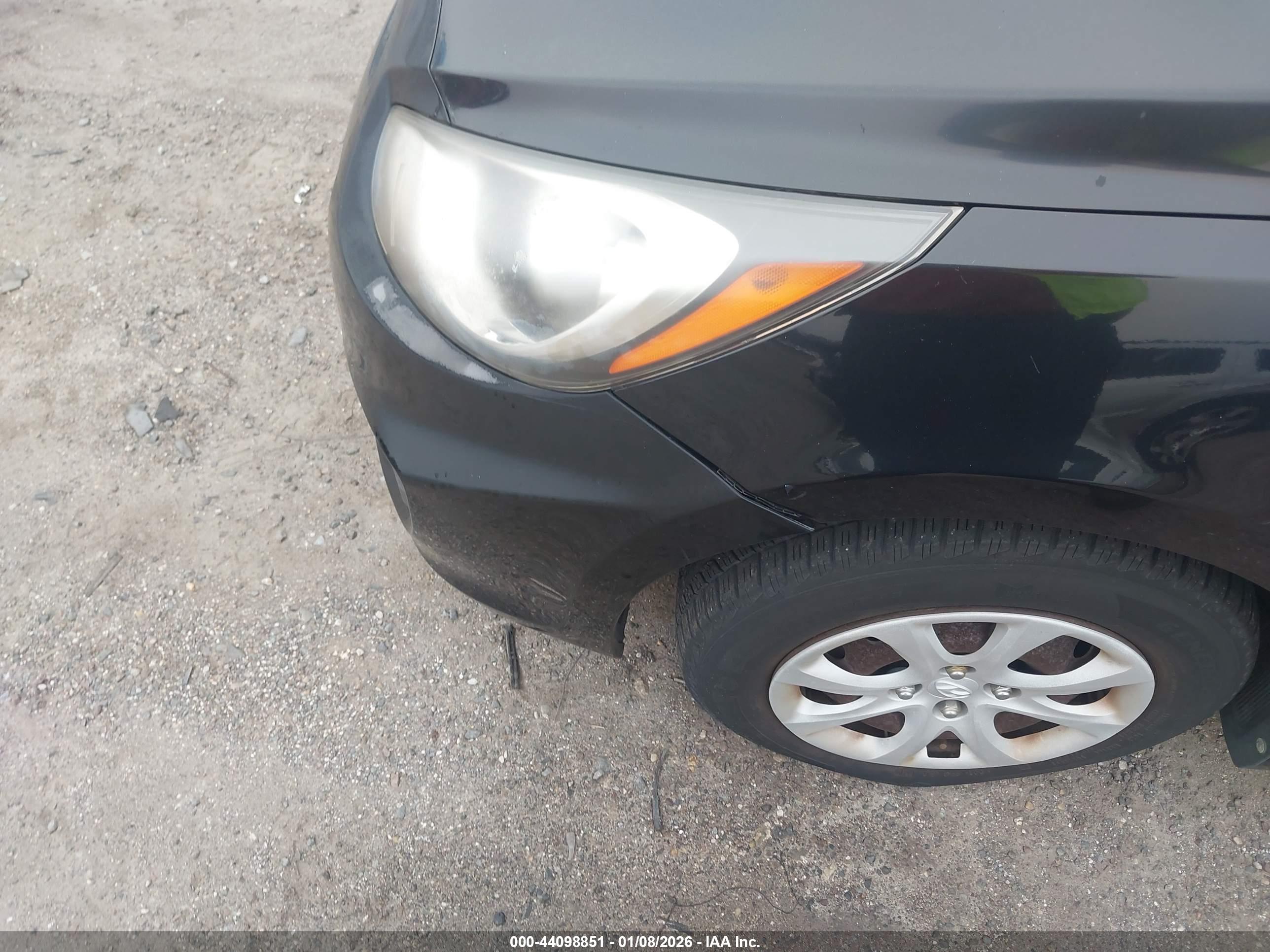 HYUNDAI ACCENT image 6