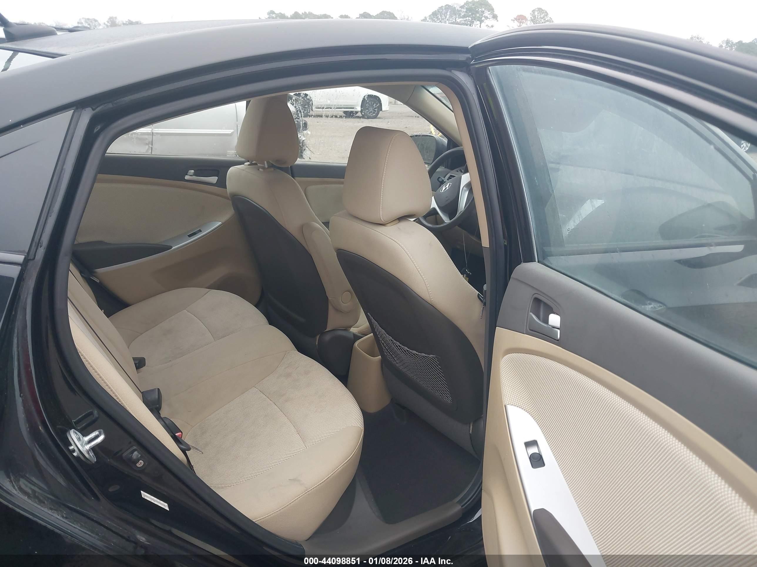 HYUNDAI ACCENT image 8