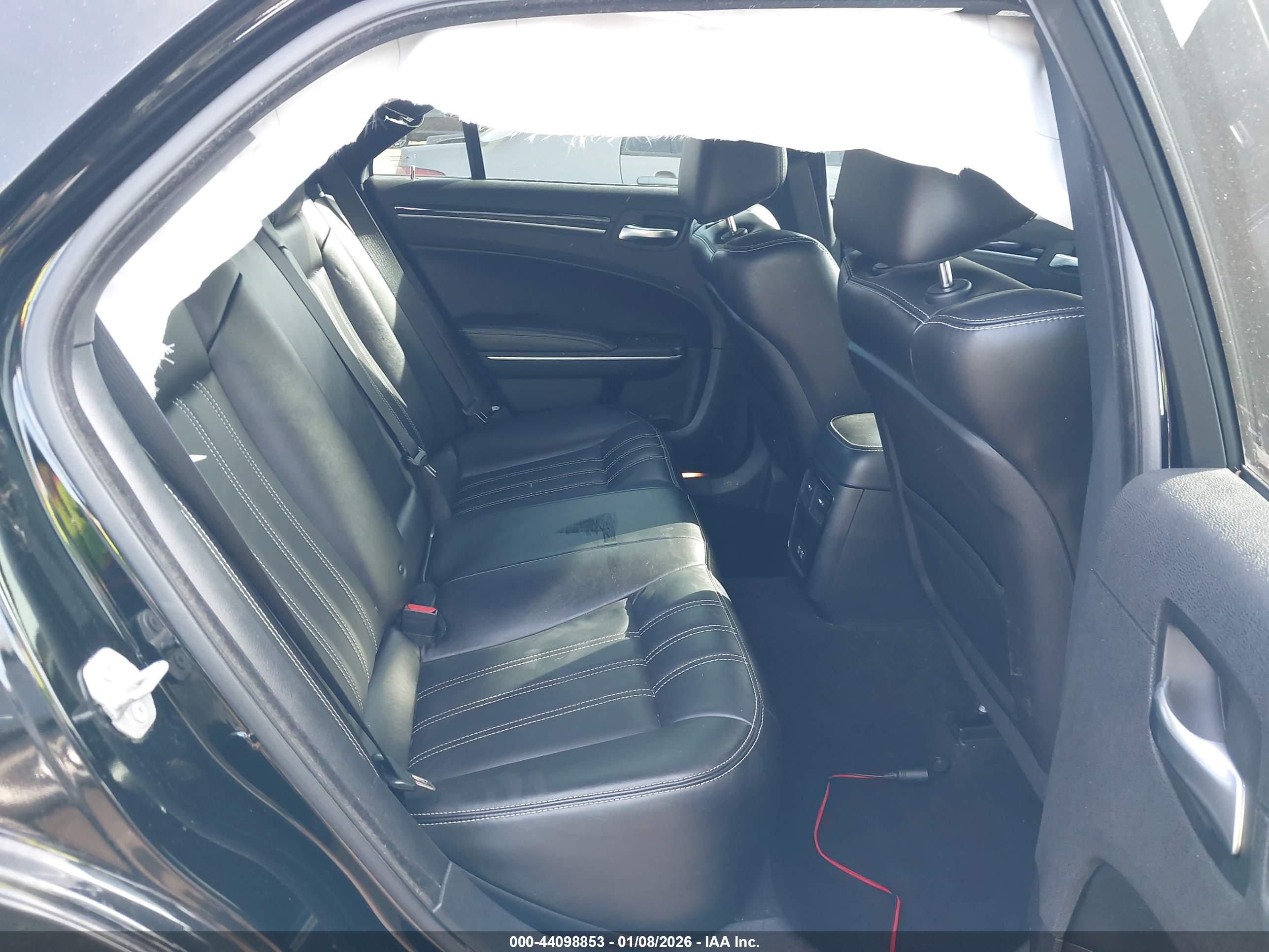 CHRYSLER 300 image 8