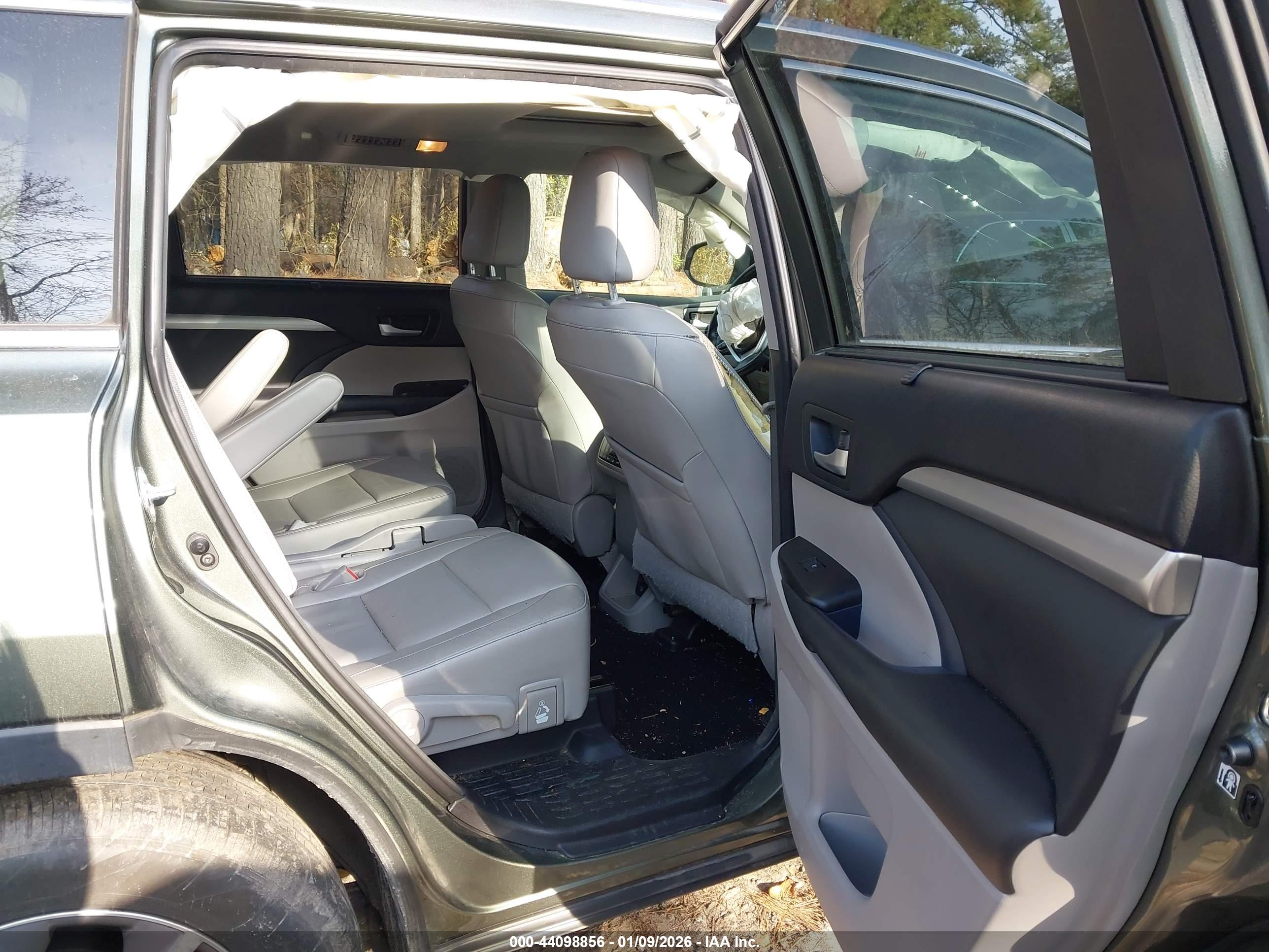 TOYOTA HIGHLANDER image 8