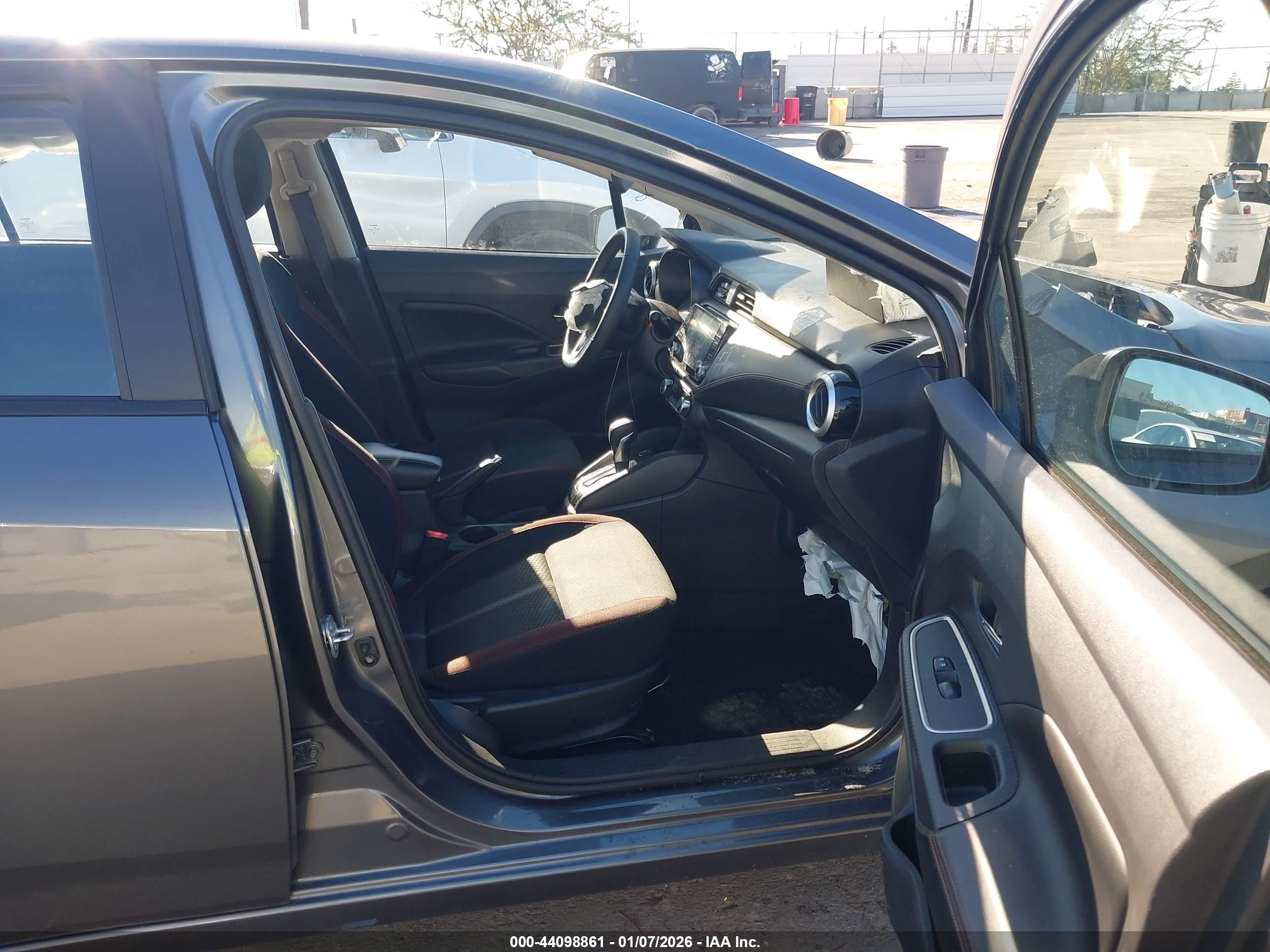 NISSAN VERSA image 5