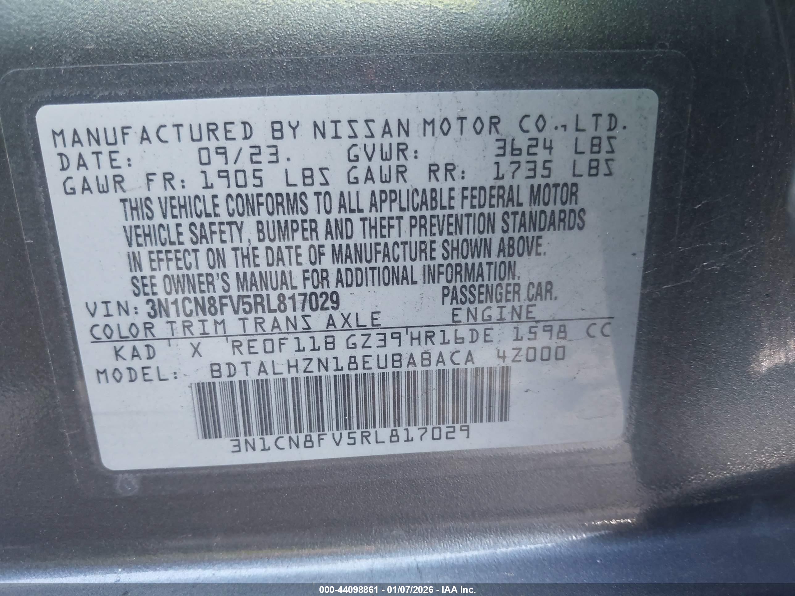 NISSAN VERSA image 9