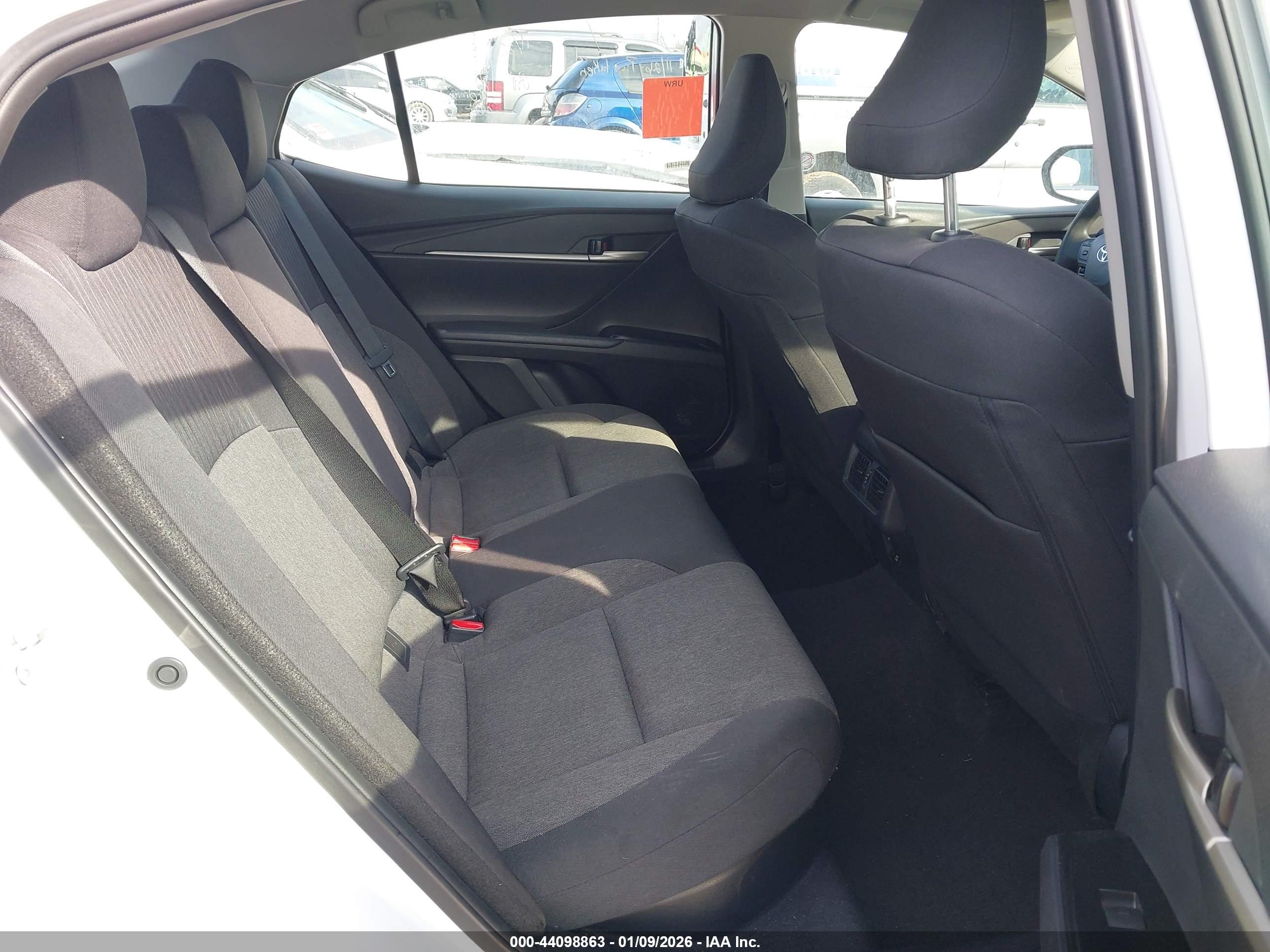 TOYOTA CAMRY image 8