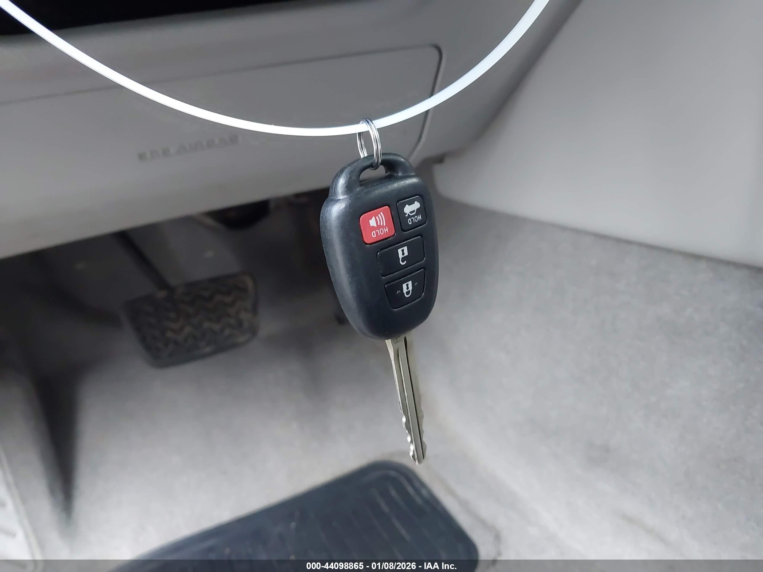 TOYOTA CAMRY image 11