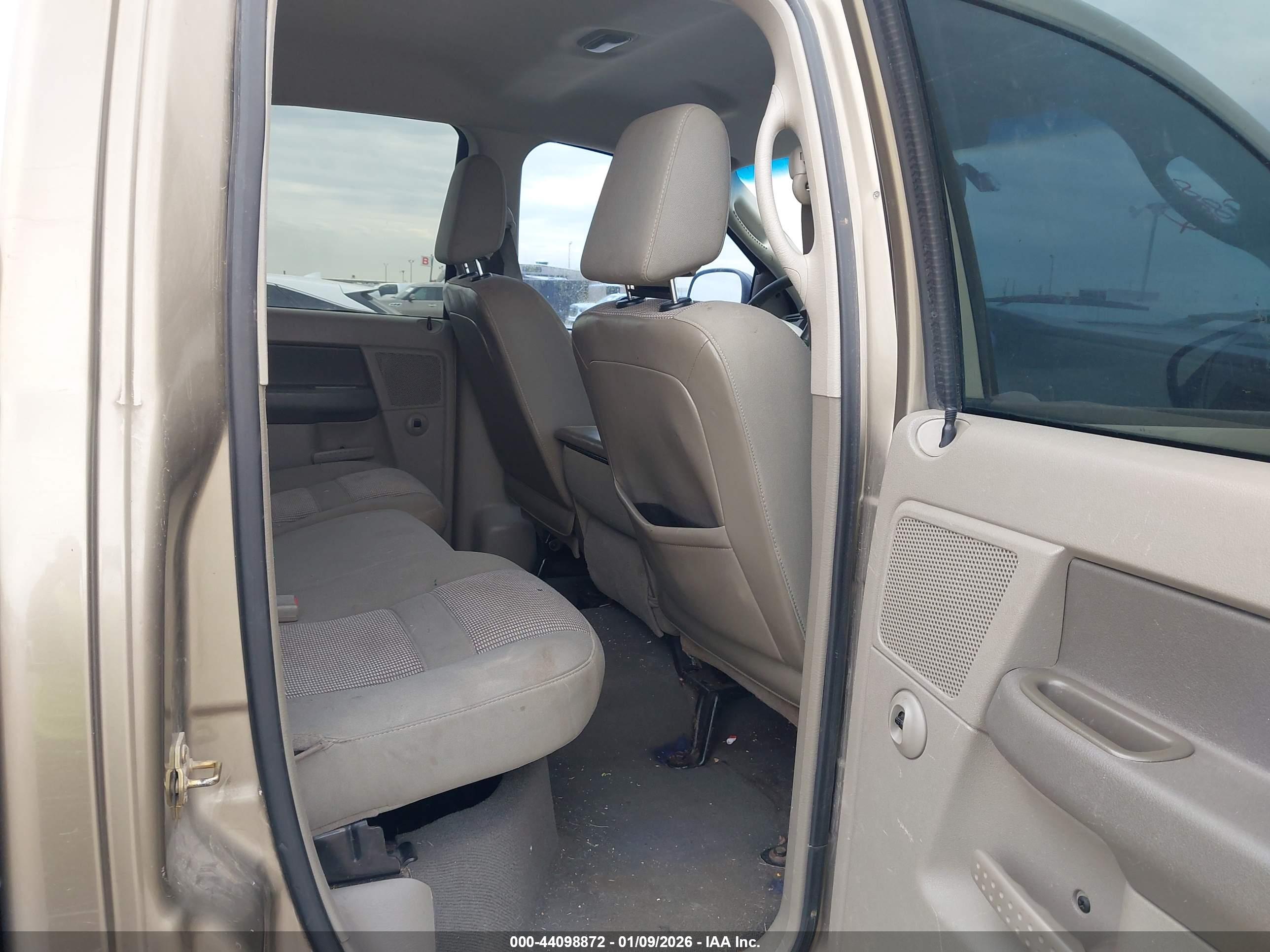 DODGE RAM image 8