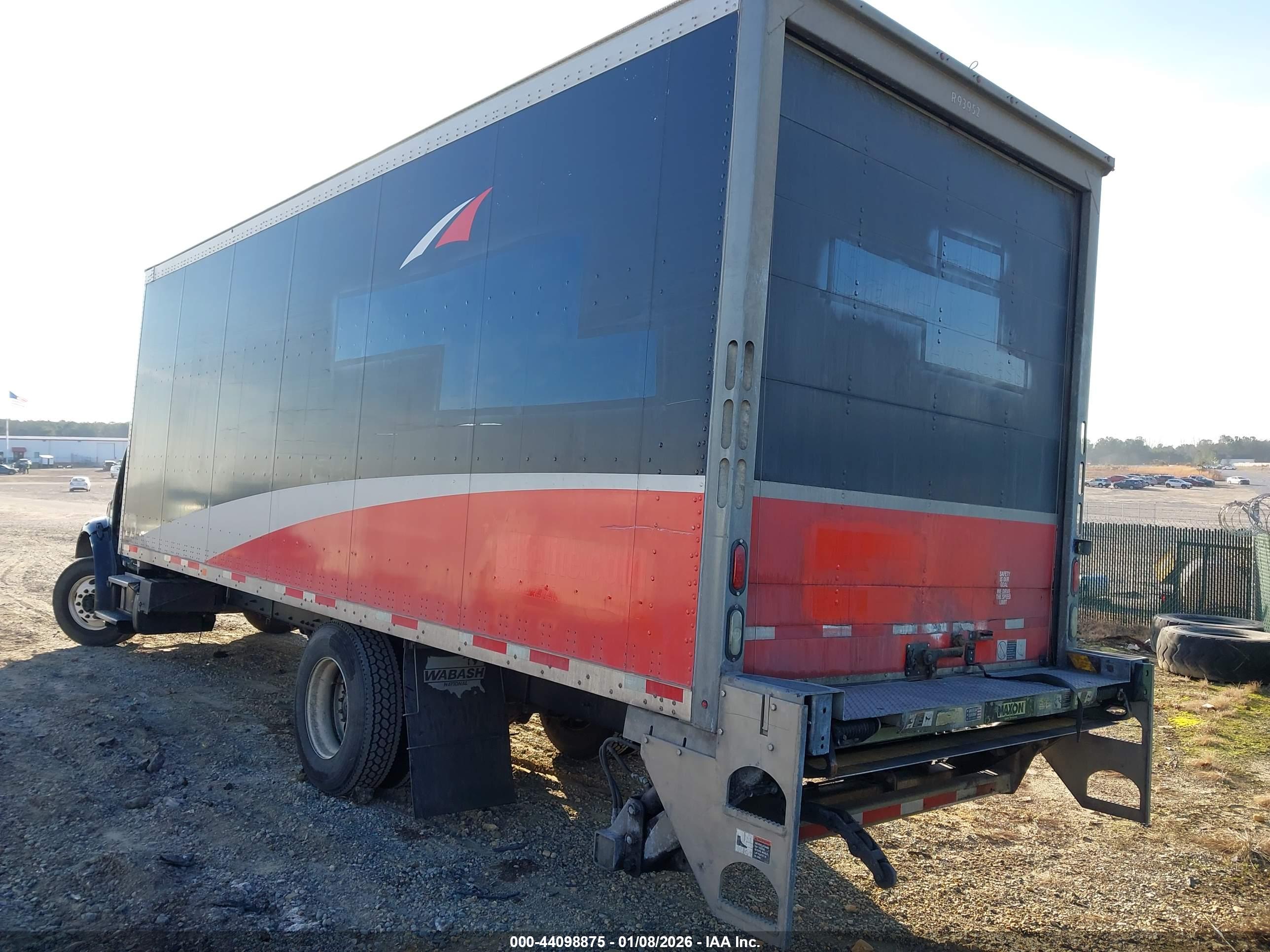 FREIGHTLINER M2 image 3