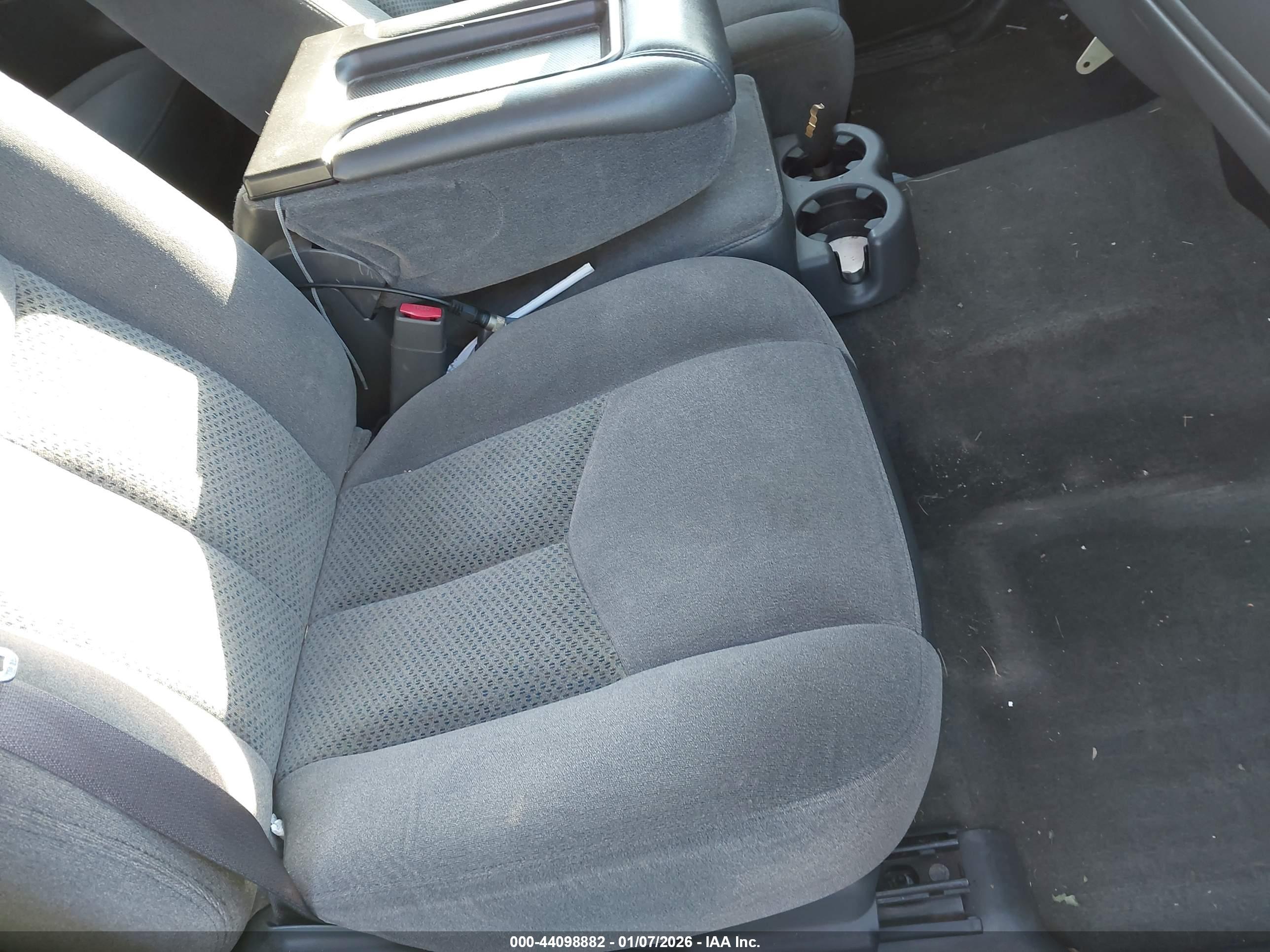 CHEVROLET SILVERADO image 5