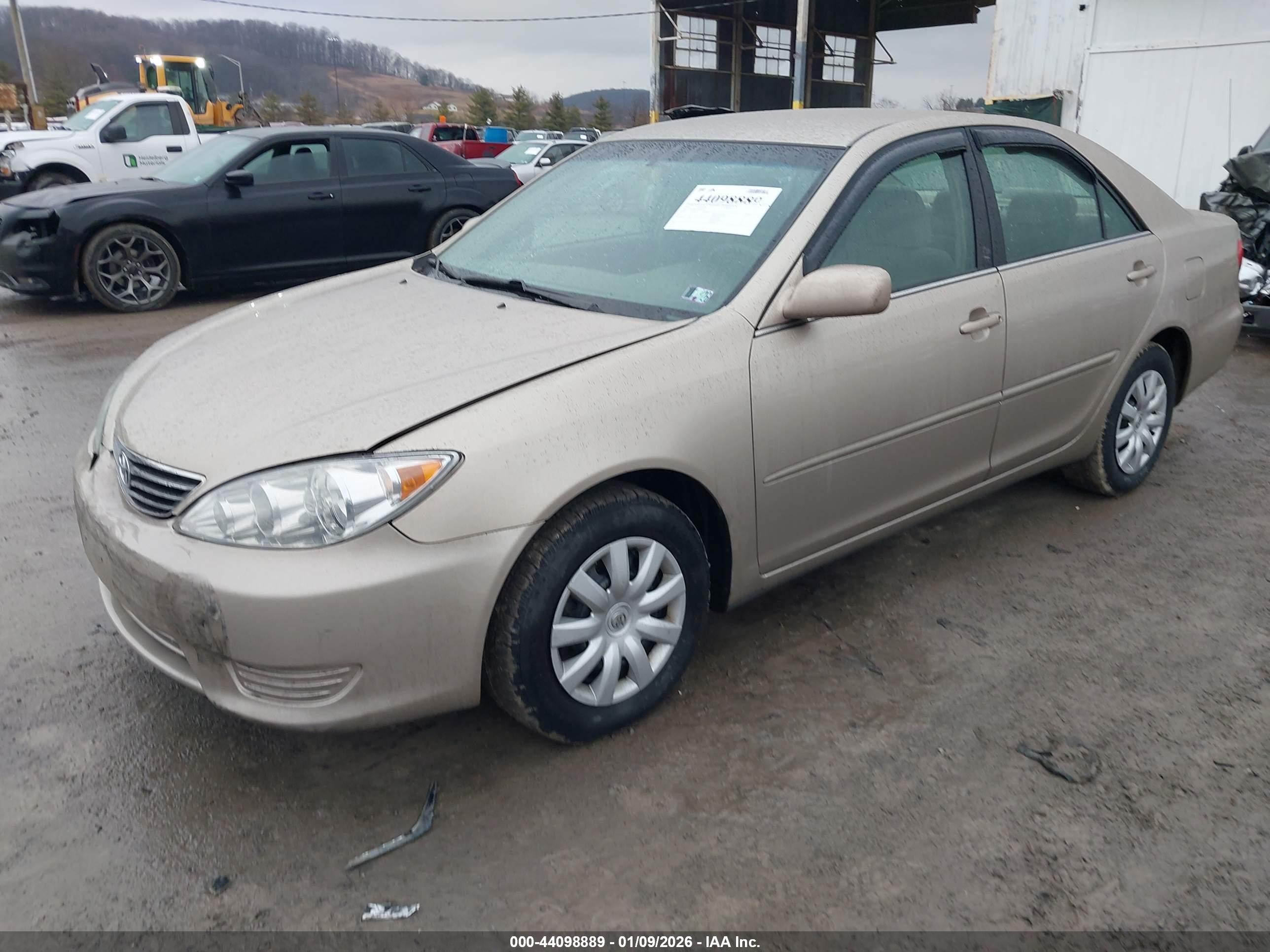 TOYOTA CAMRY image 2