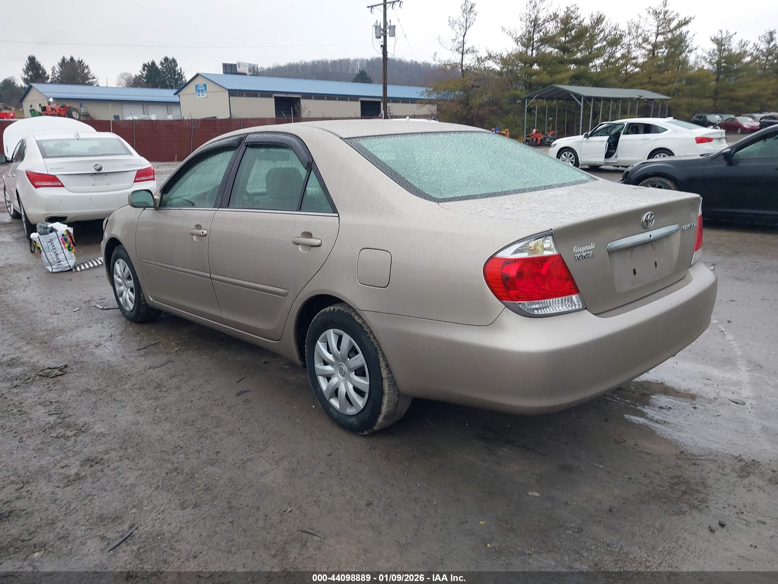 TOYOTA CAMRY image 3