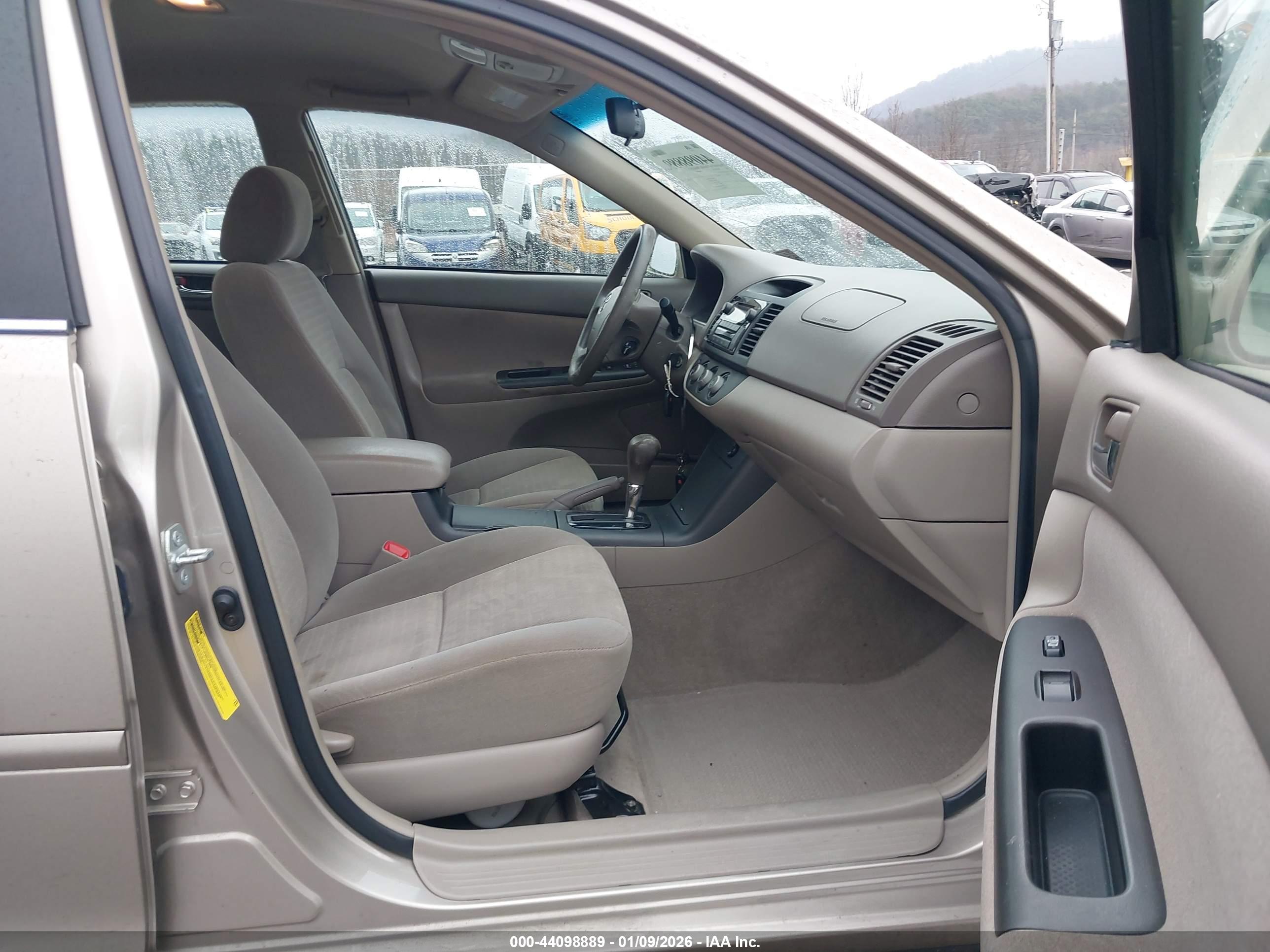 TOYOTA CAMRY image 5