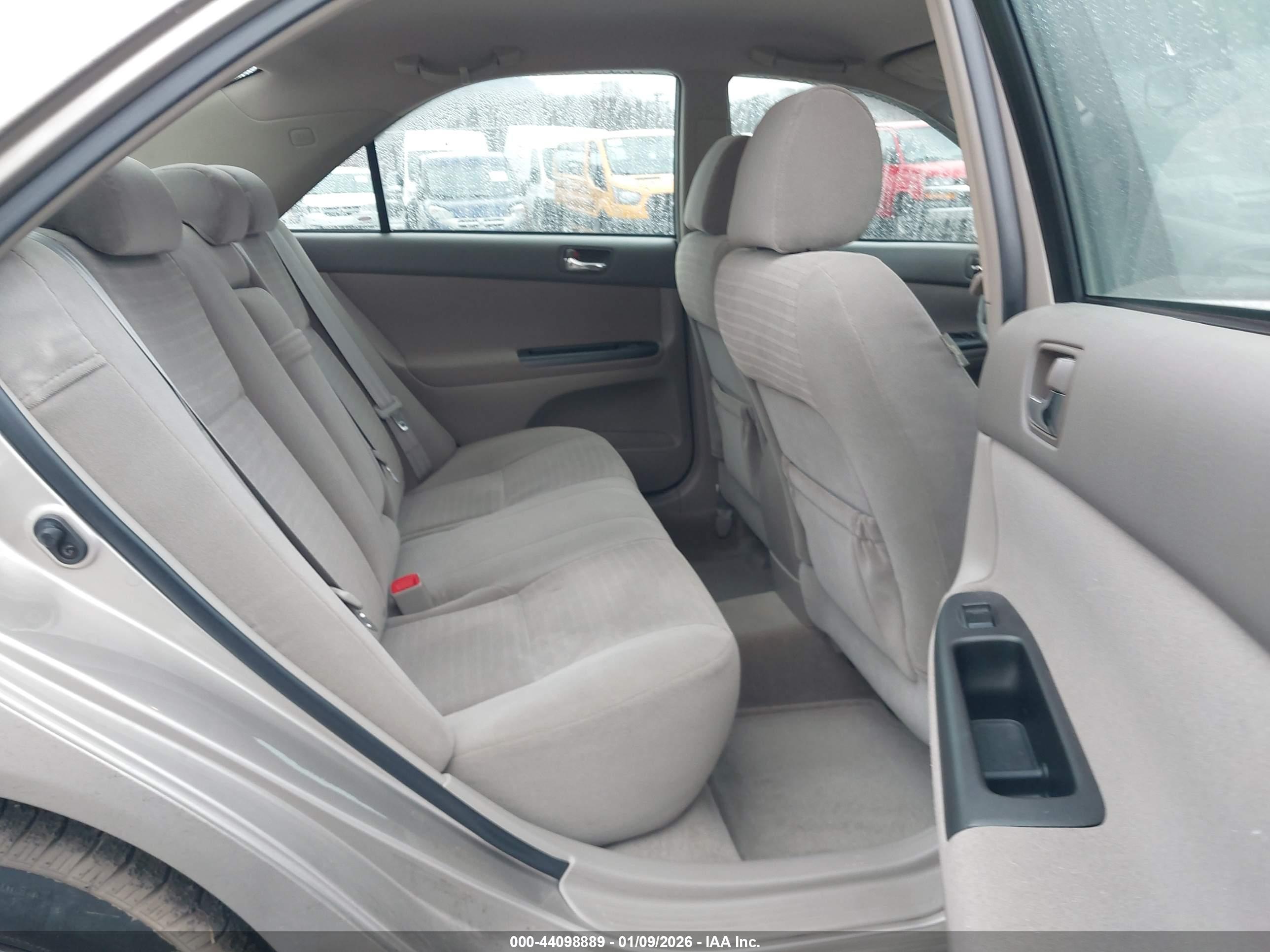 TOYOTA CAMRY image 8