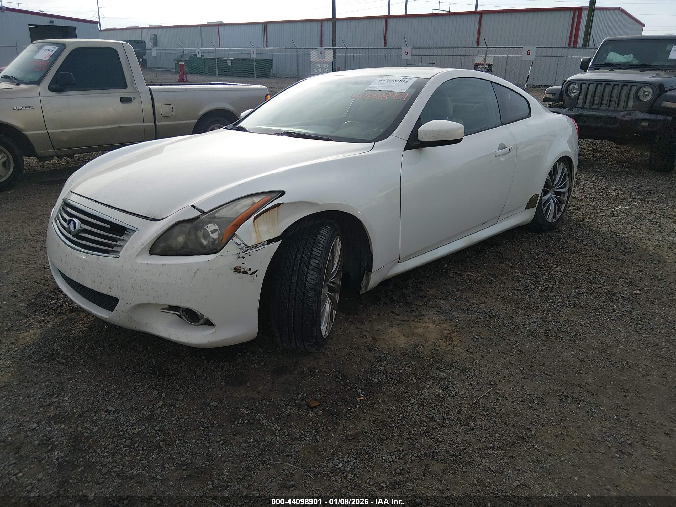 INFINITI G37 image 2