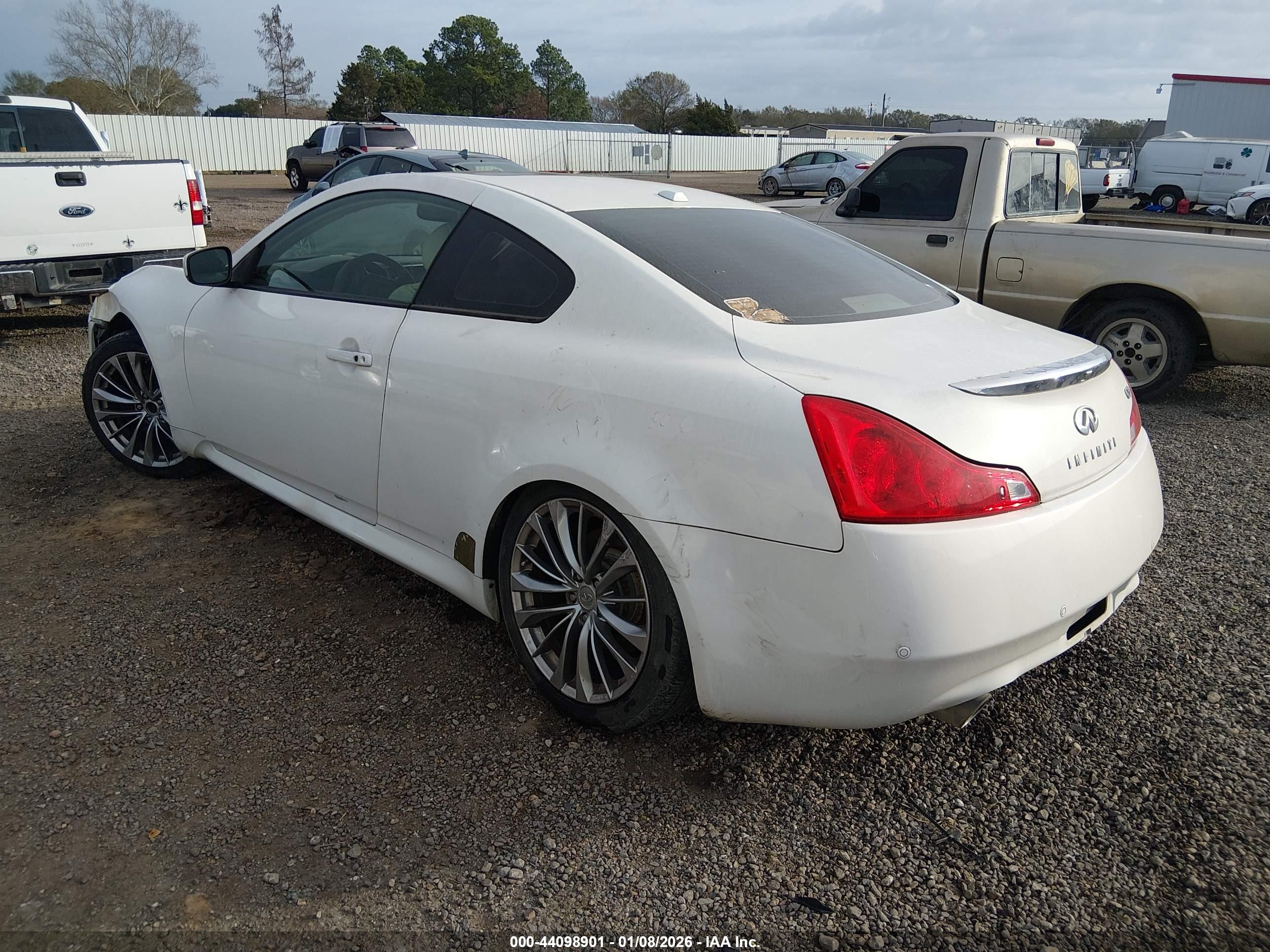 INFINITI G37 image 3