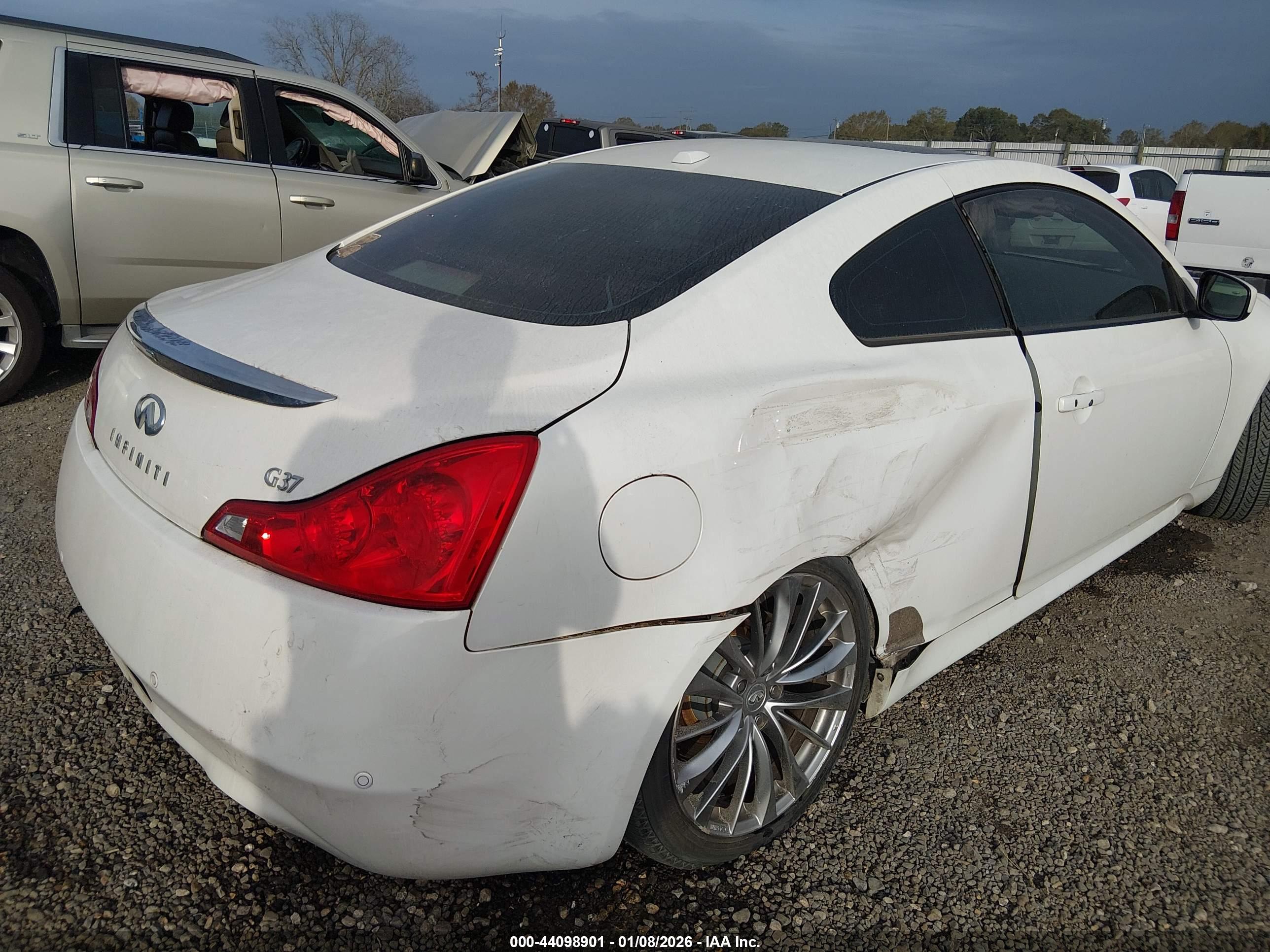 INFINITI G37 image 6