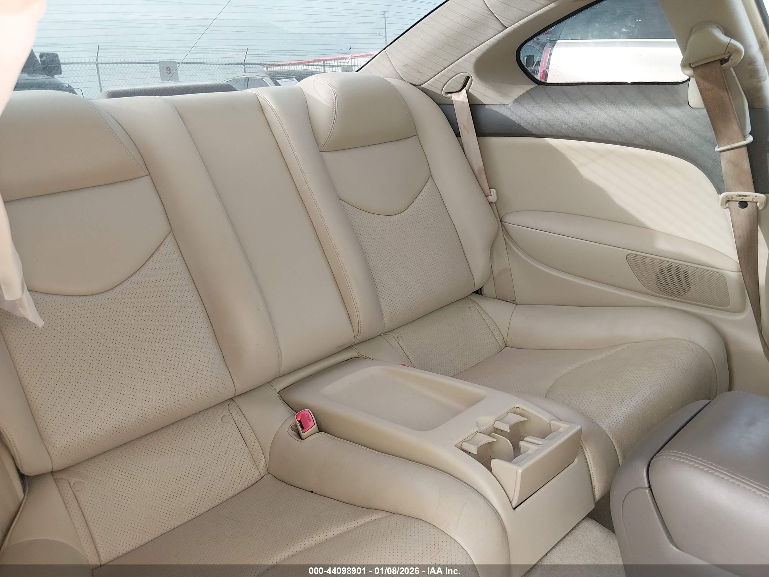INFINITI G37 image 8