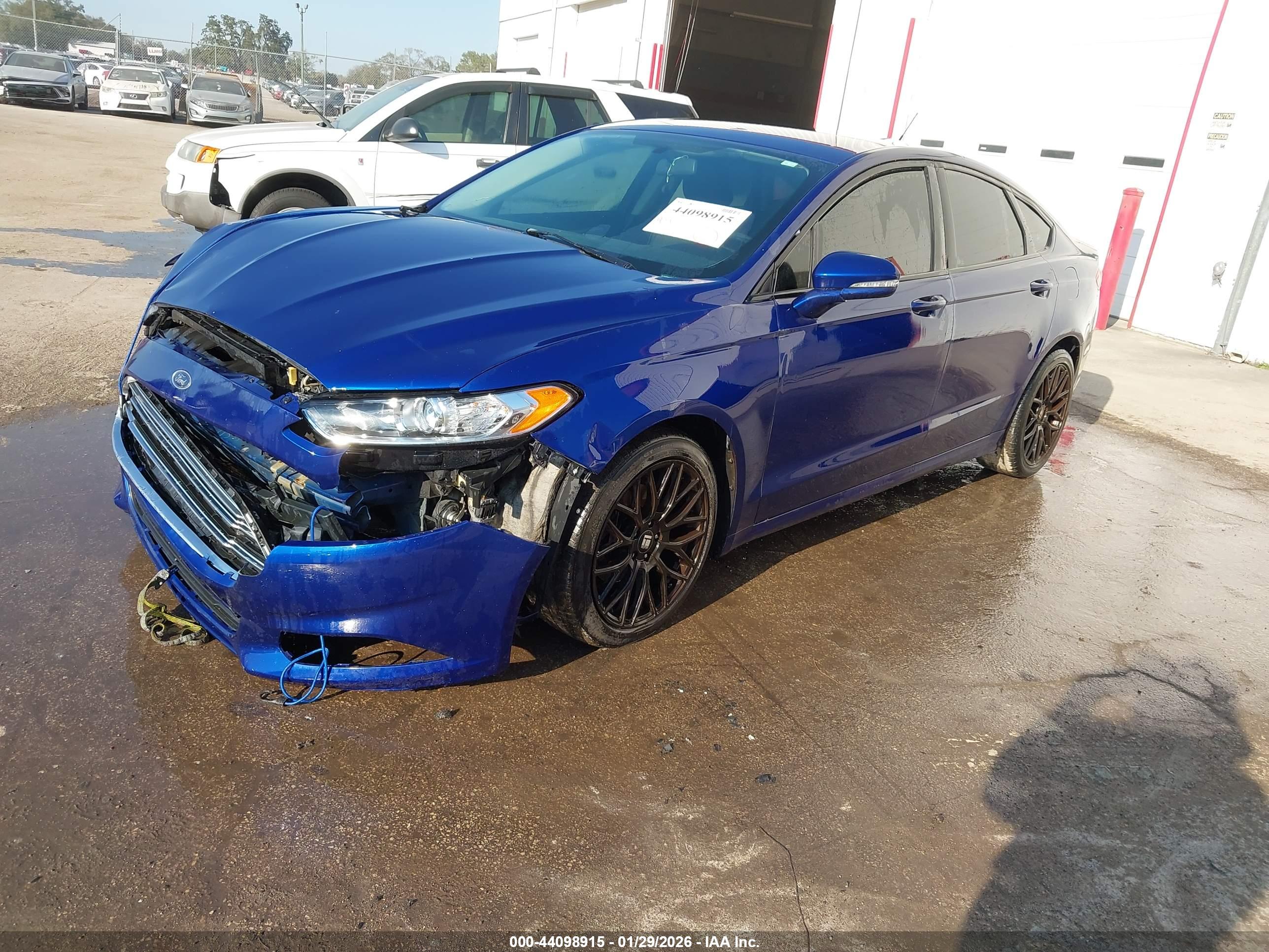 FORD FUSION image 2