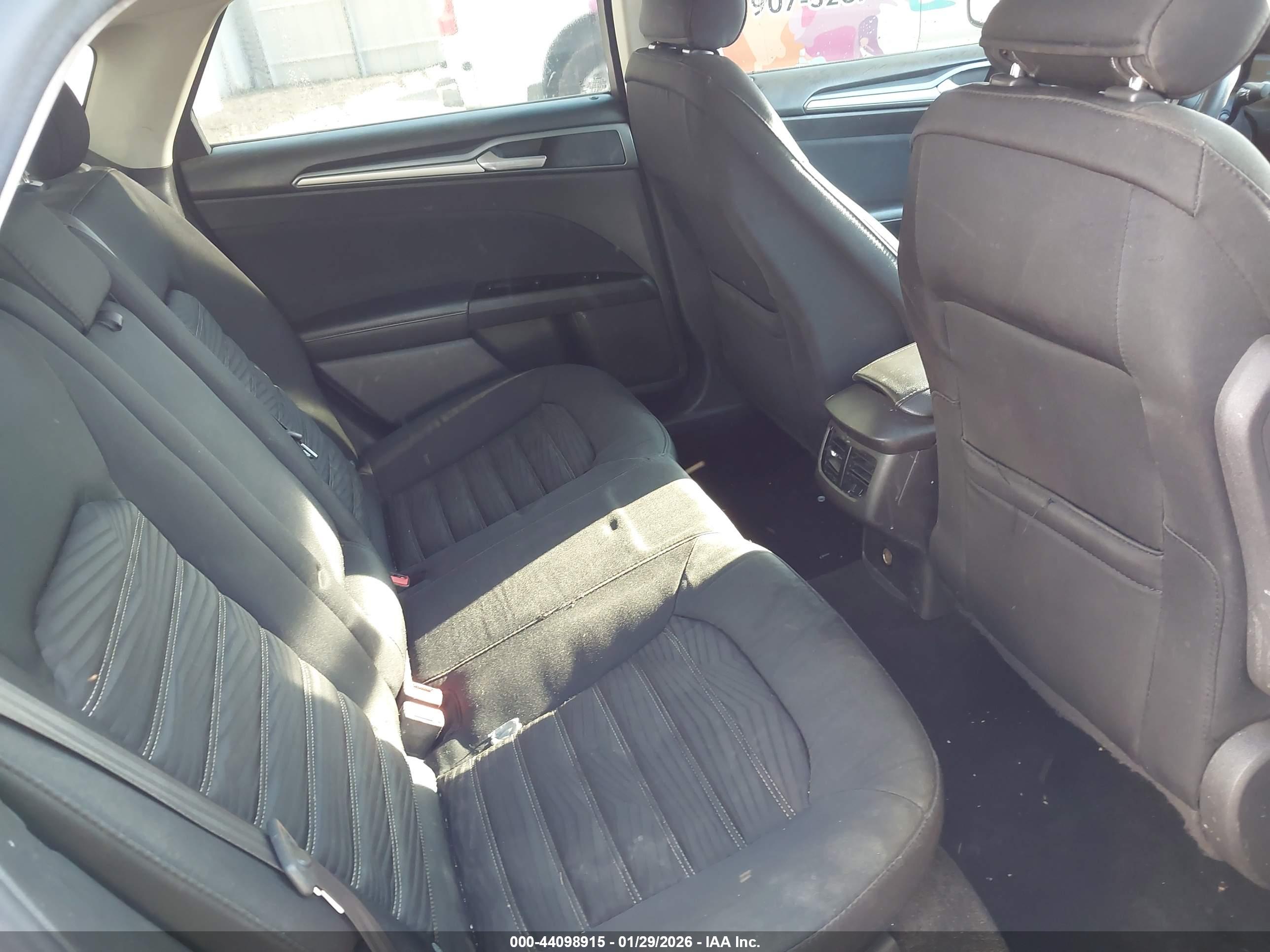 FORD FUSION image 8