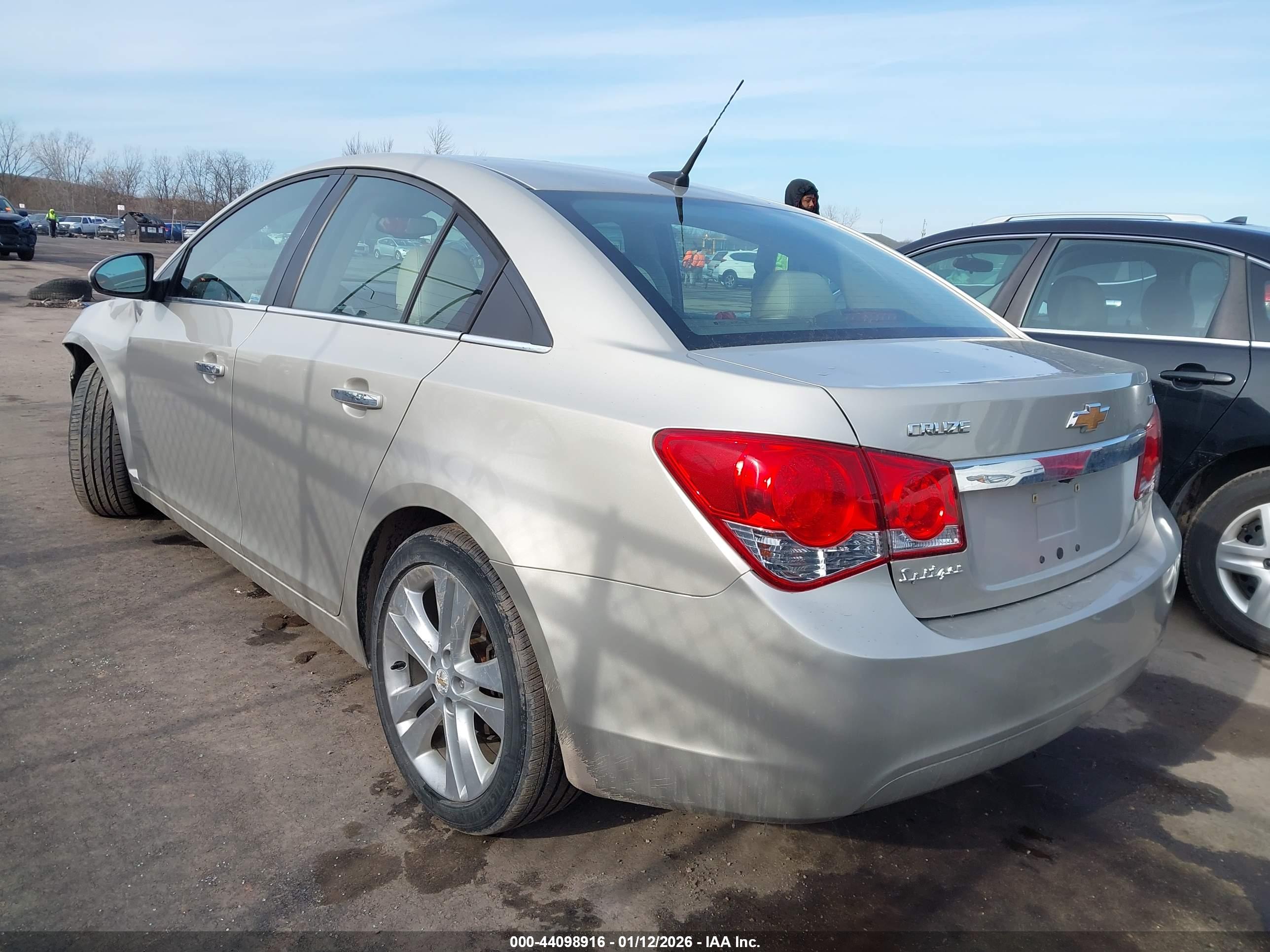 CHEVROLET CRUZE image 3
