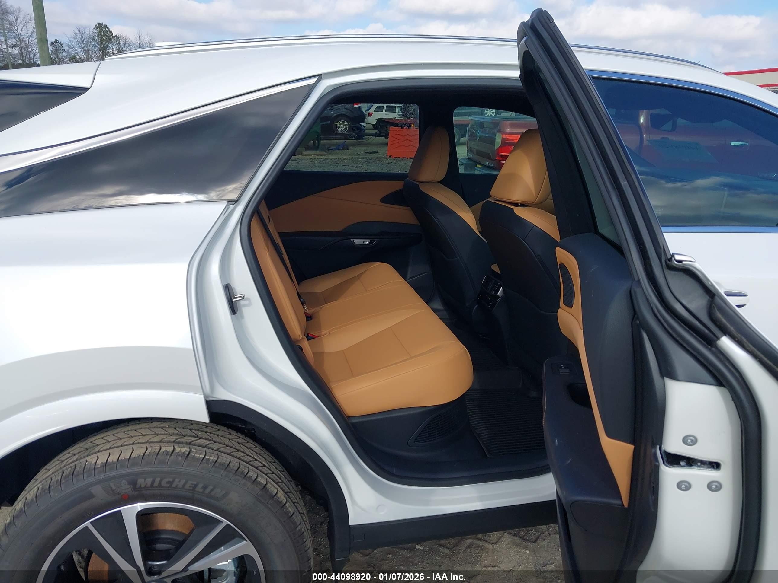 LEXUS RX image 8