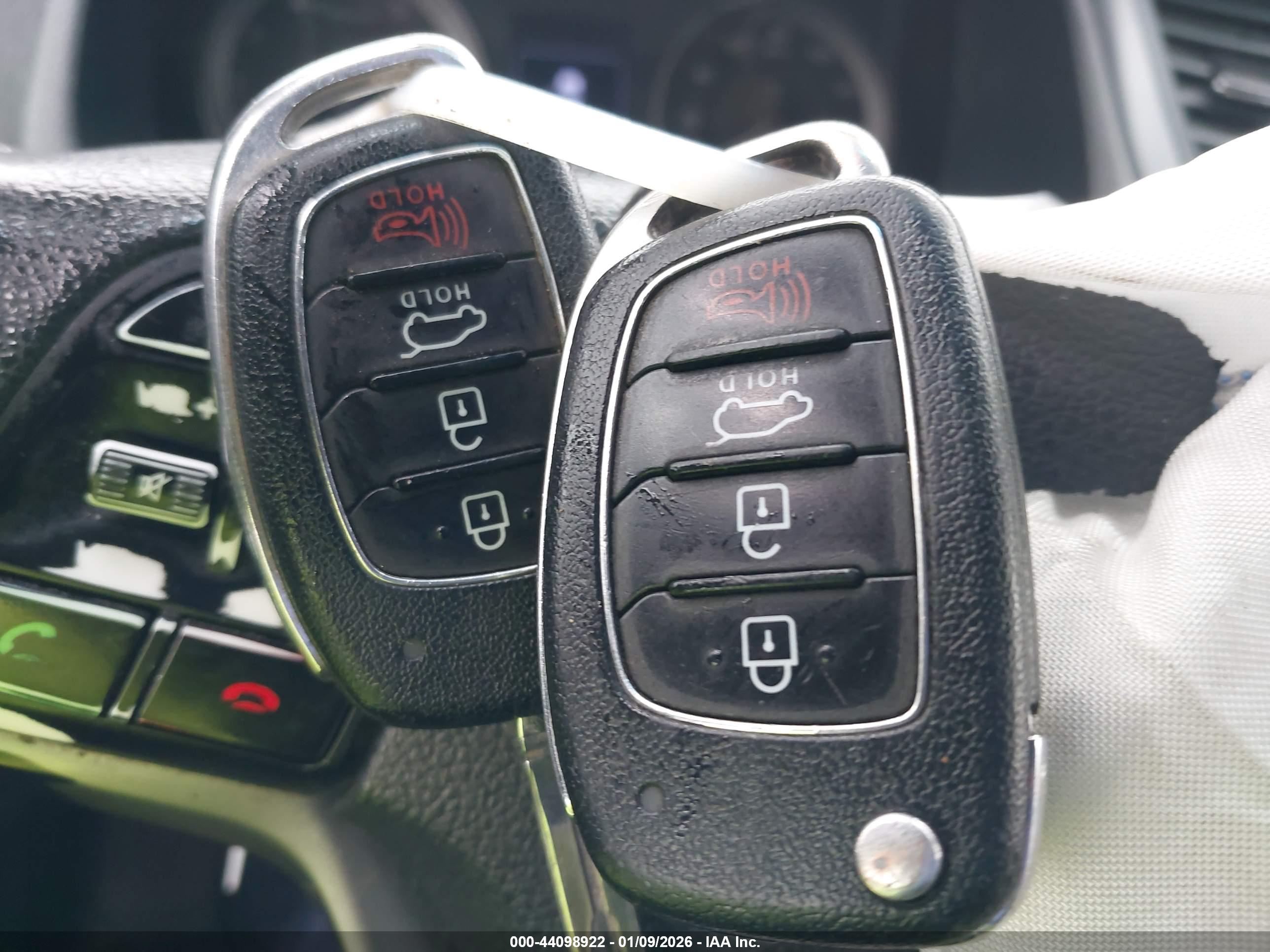 HYUNDAI TUCSON image 11