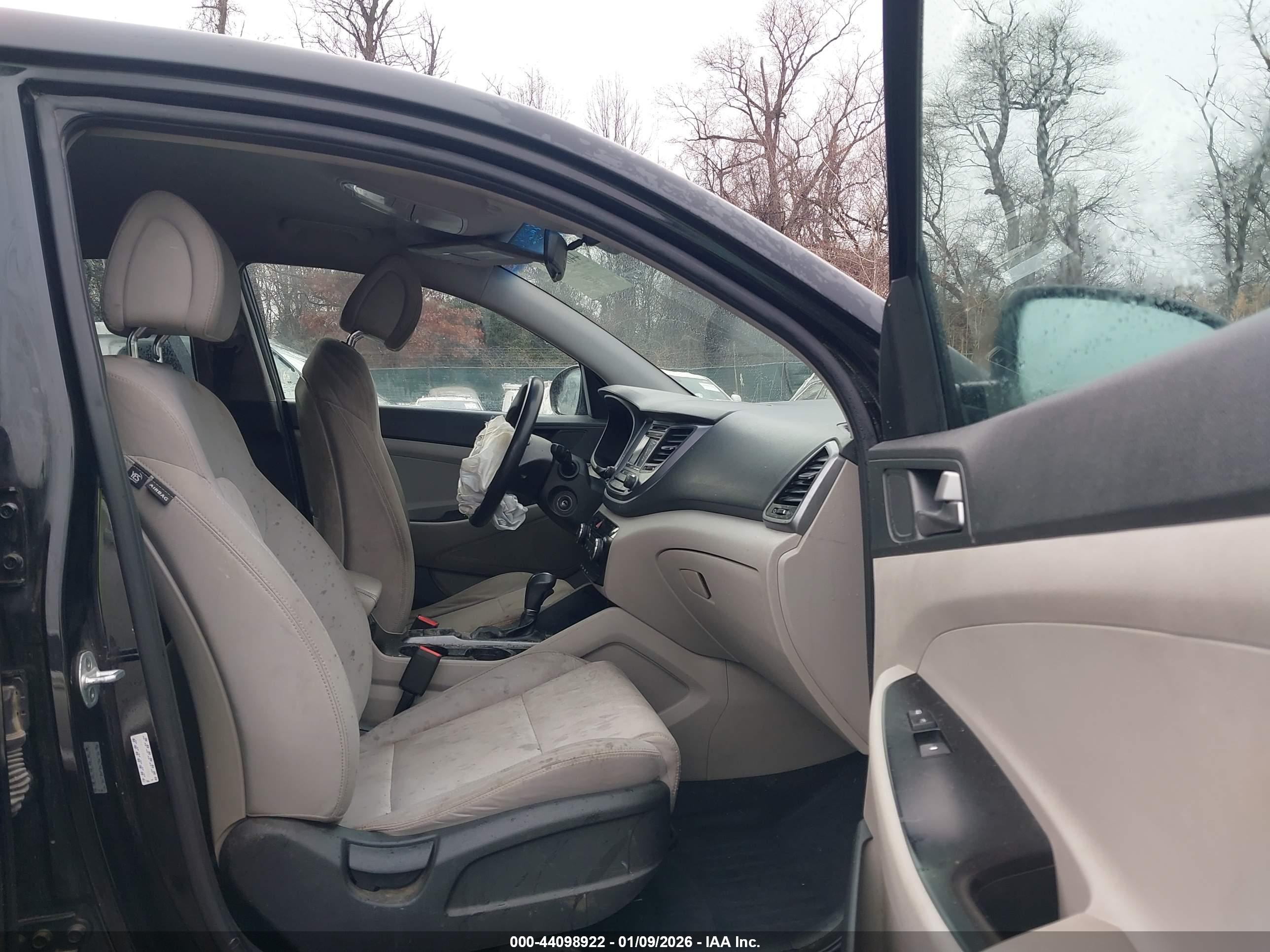 HYUNDAI TUCSON image 5