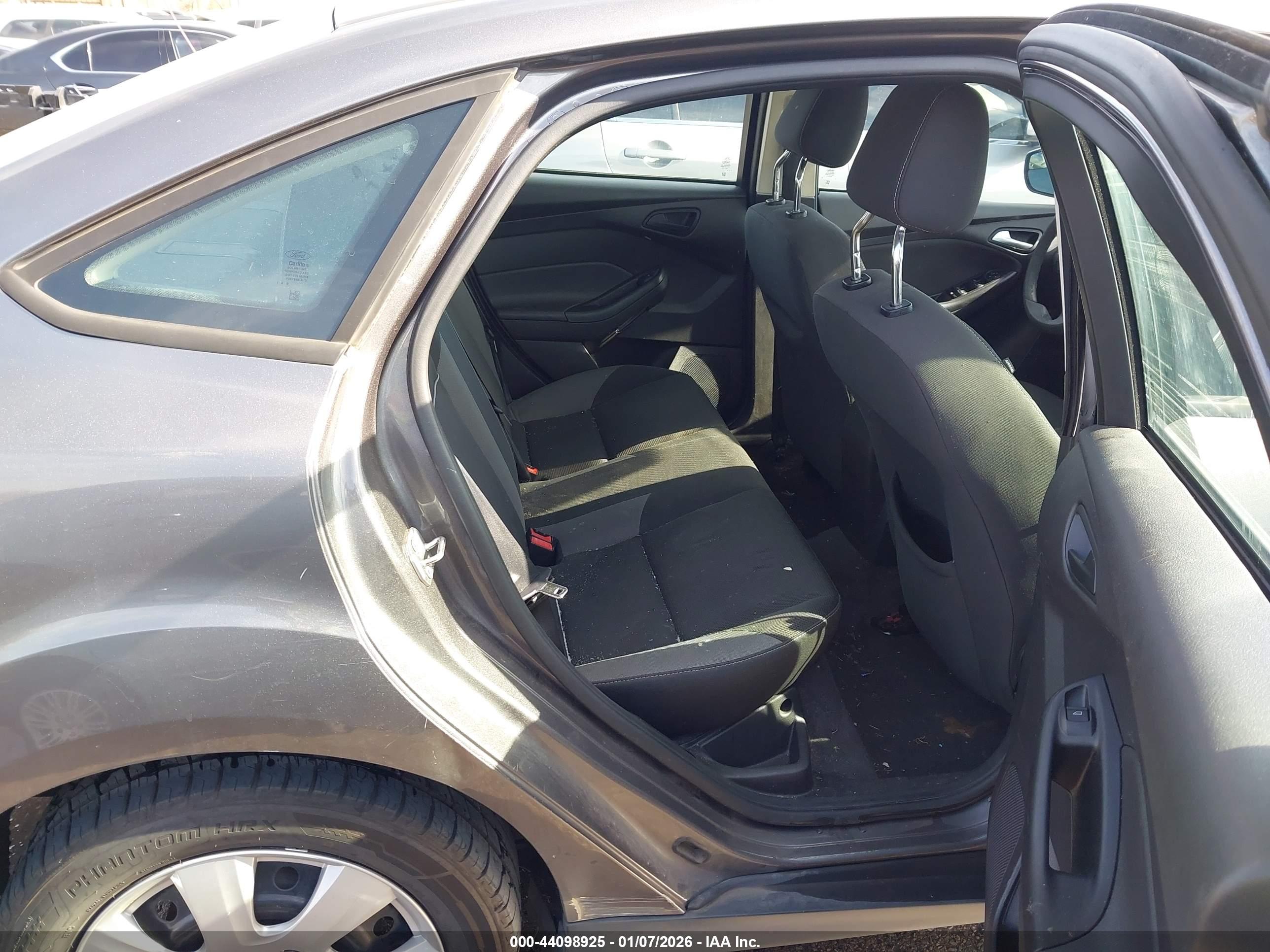 FORD FOCUS image 8