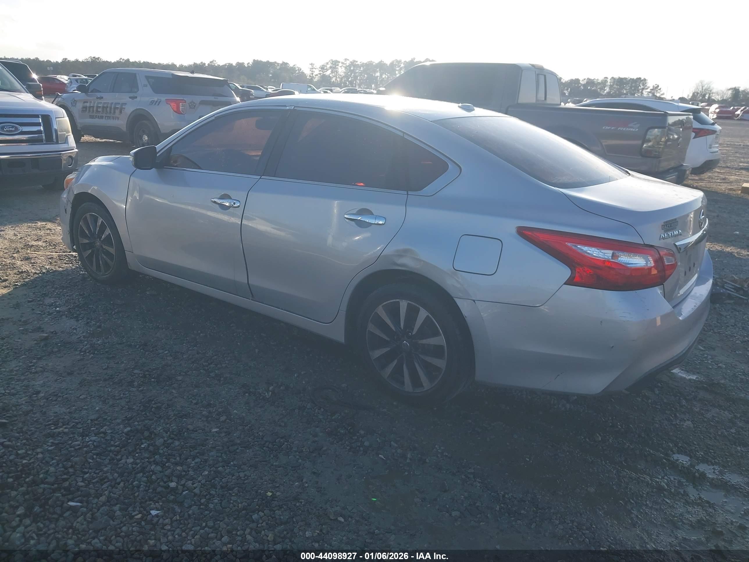 NISSAN ALTIMA image 3