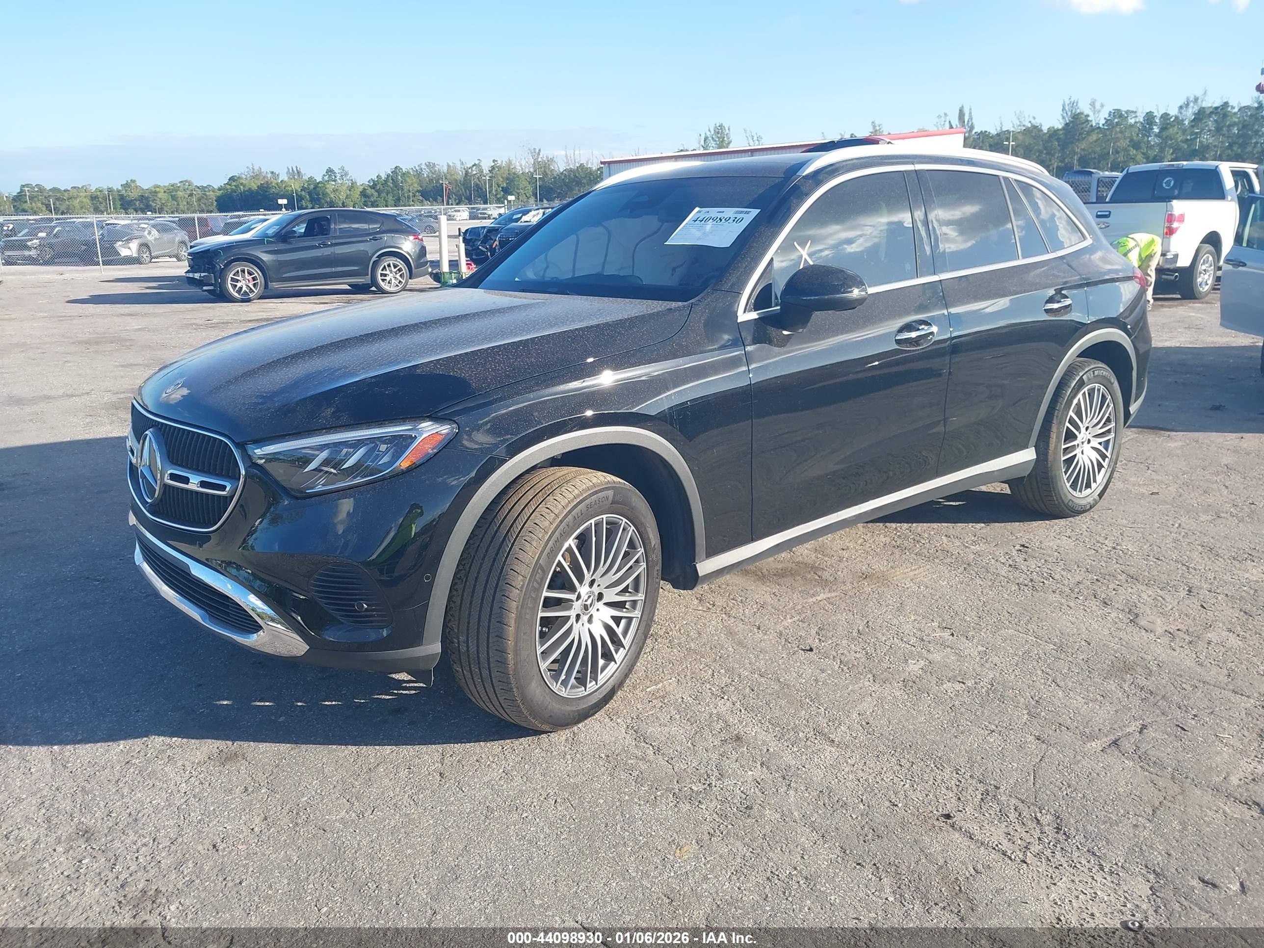 MERCEDES-BENZ GLC image 2