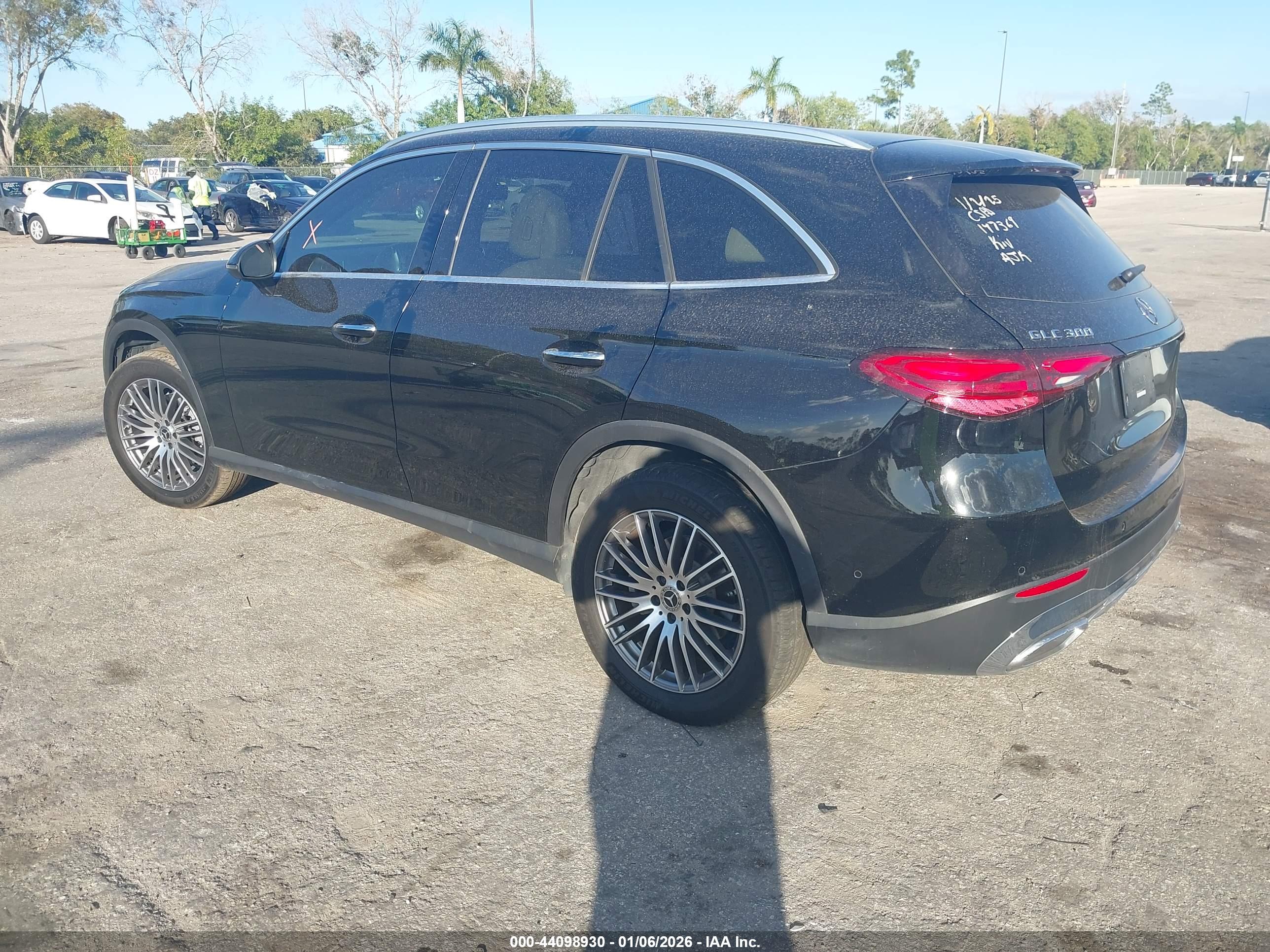 MERCEDES-BENZ GLC image 3