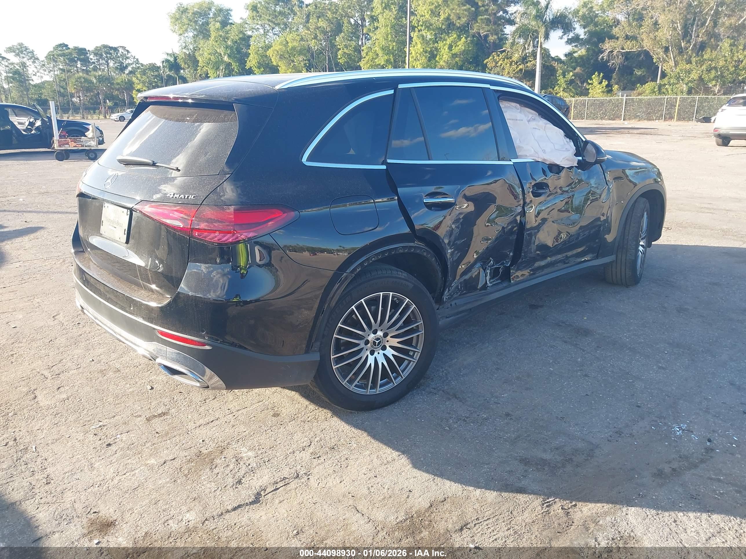 MERCEDES-BENZ GLC image 4