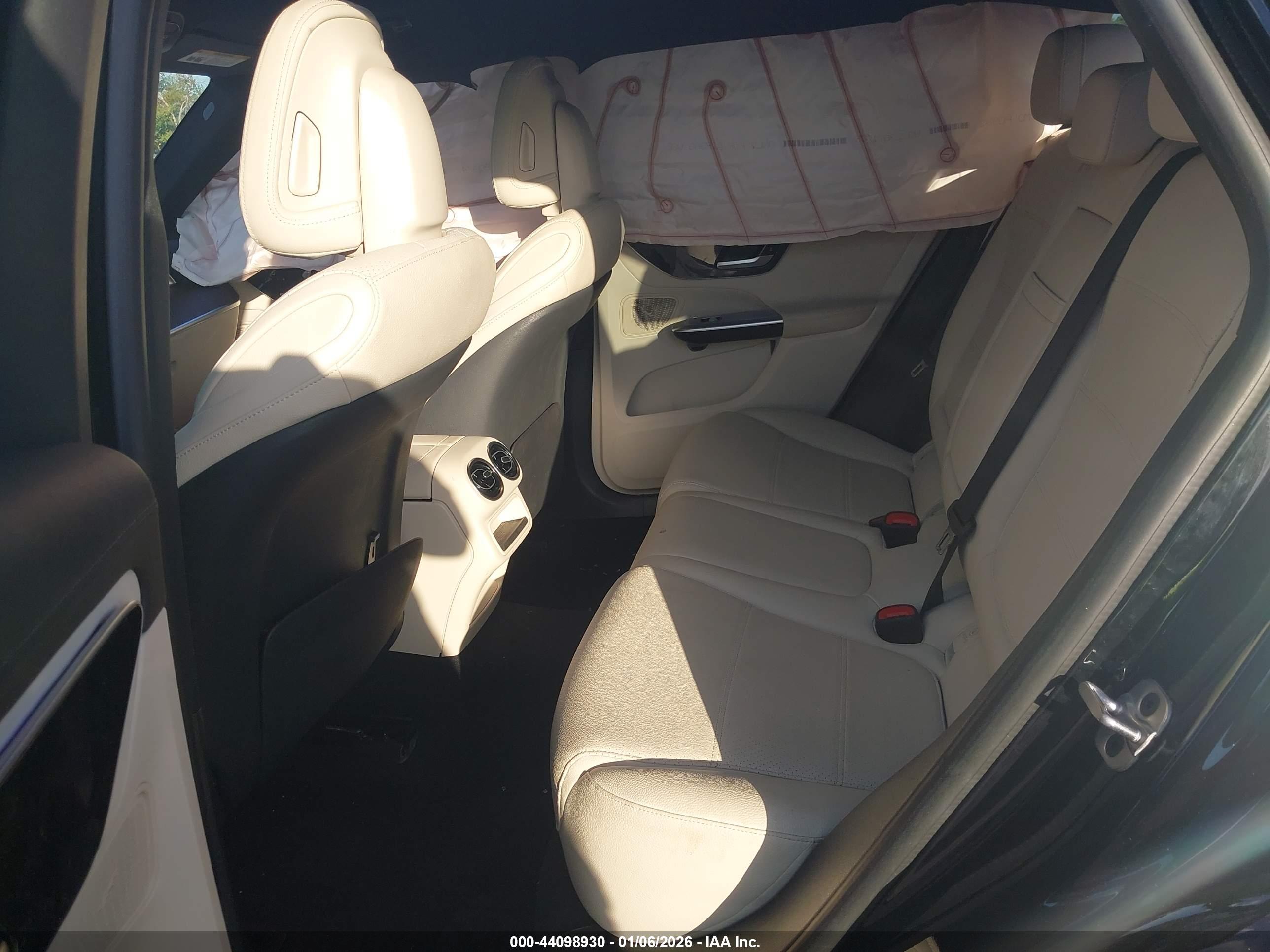 MERCEDES-BENZ GLC image 8