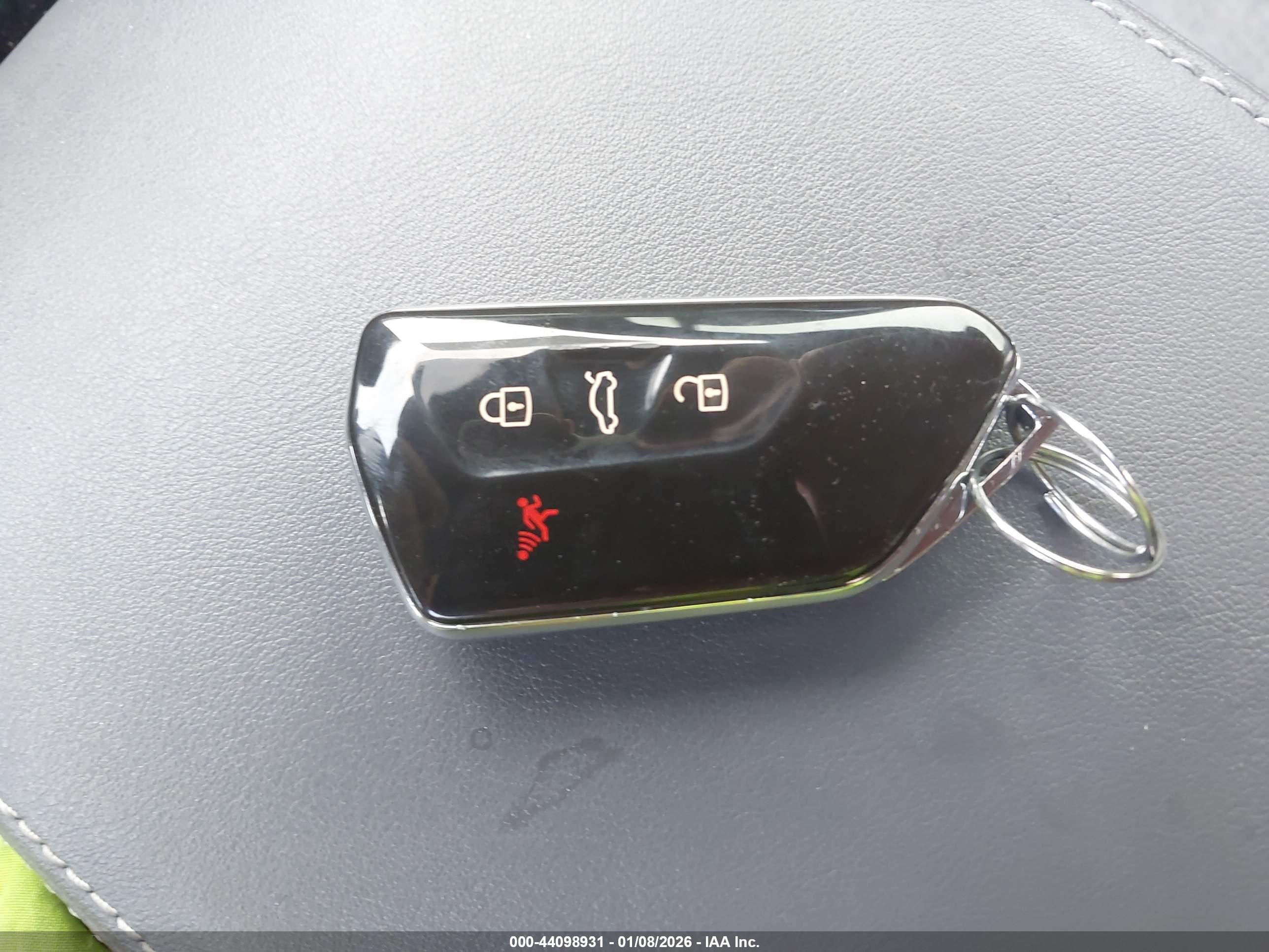 VOLKSWAGEN ID.4 image 11