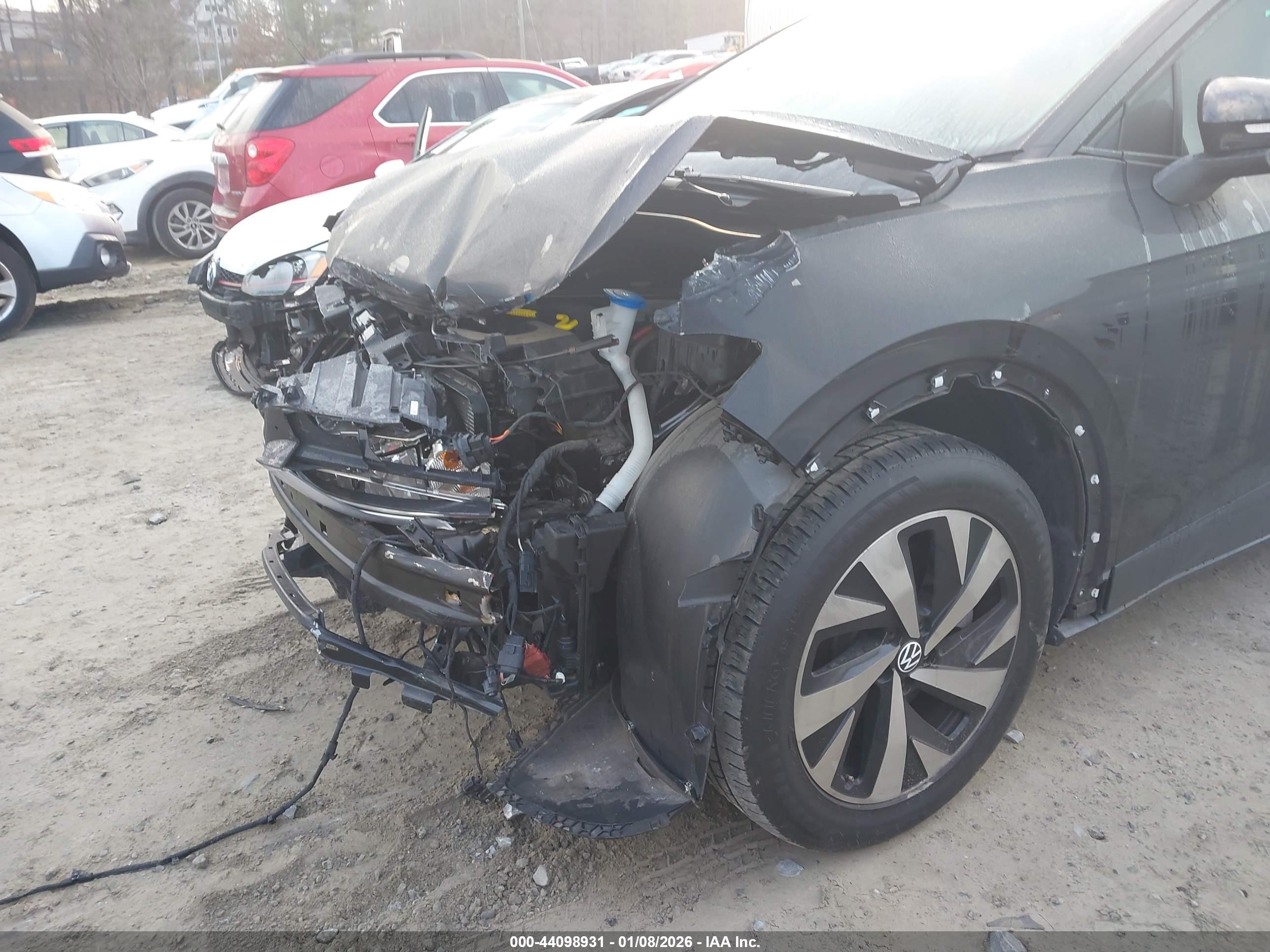 VOLKSWAGEN ID.4 image 6