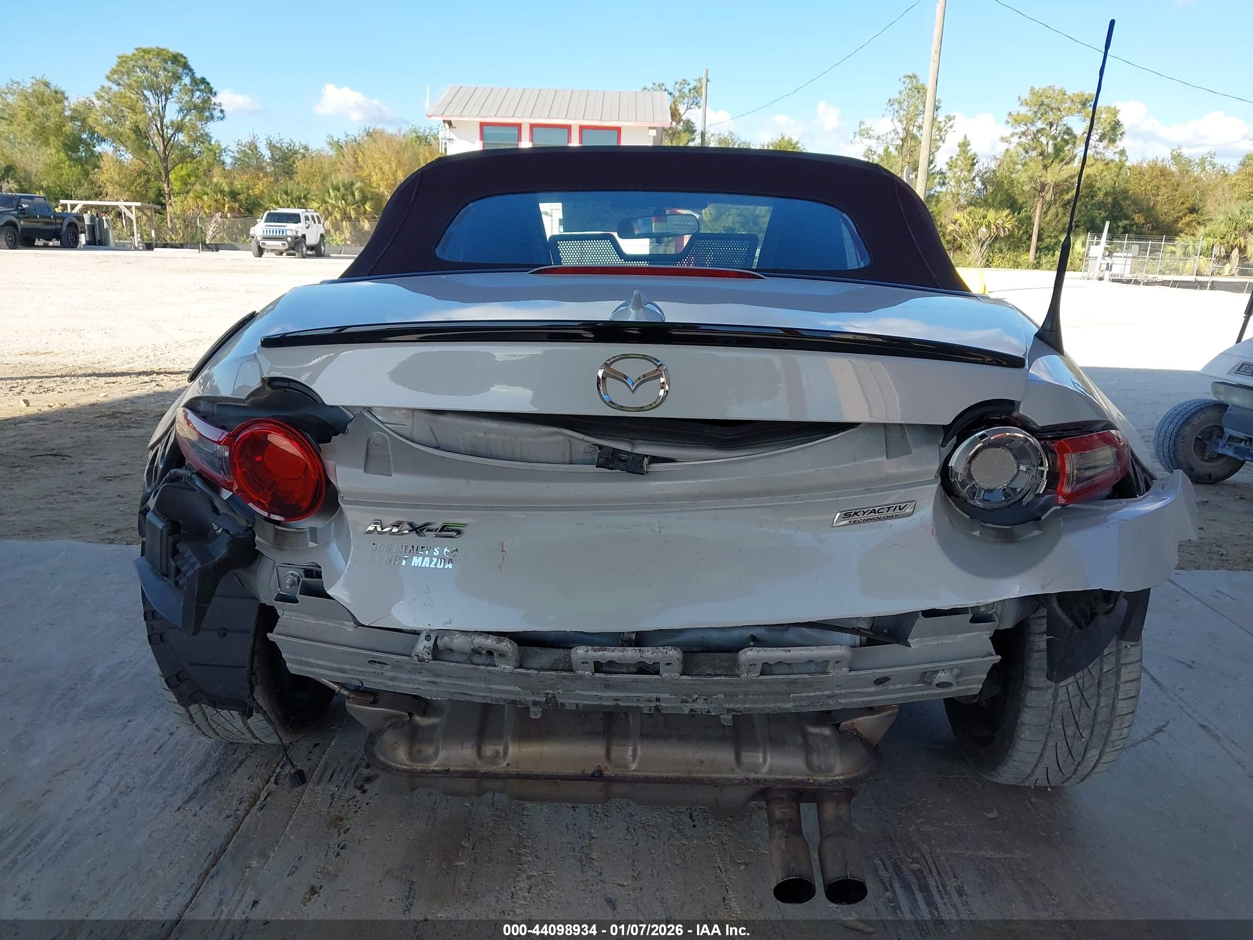 MAZDA MX-5 image 6